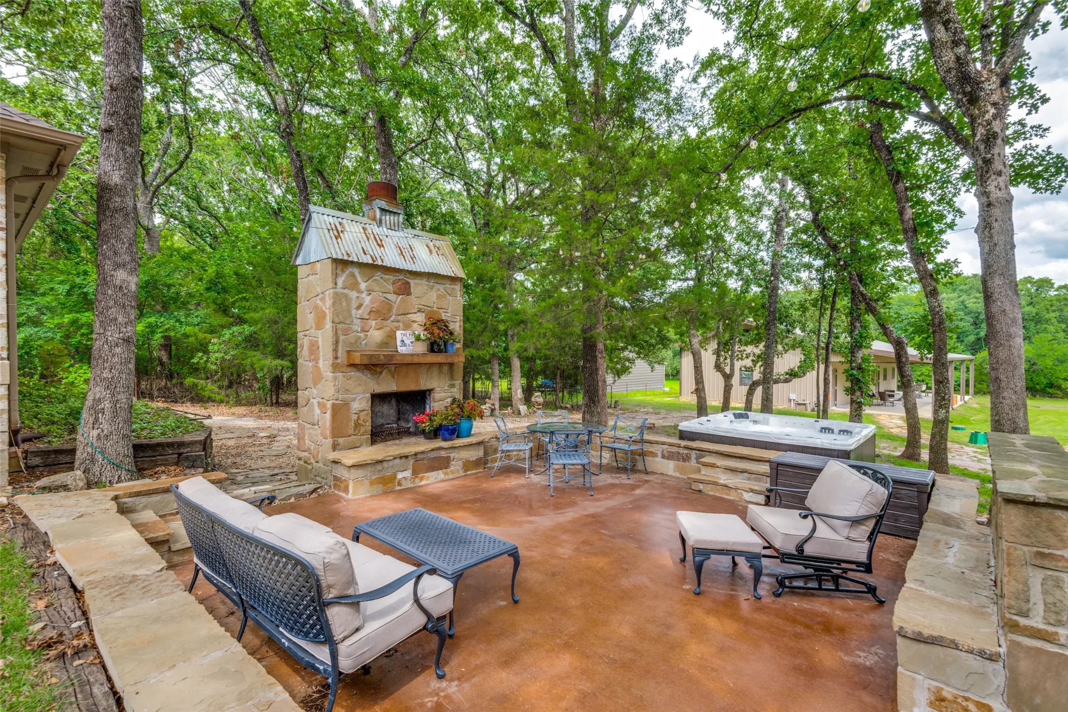 Single Family Residence For Sale in Hunt County , 9011 Texas Trail, Terrell, Texas 75160, 3 Bedroom, 3 Bathroom, 3 Garage spaces, 2,863 Sqft, built in 2003, mls#21307702, Real Estate Agent in Terrell, Homes For Sale in Hunt county, Homes For Sale in Terrell, Realtor in Terrell Texas, Real Estate Brokerage Independent Realty Texas, Luminita Cordes Realtor