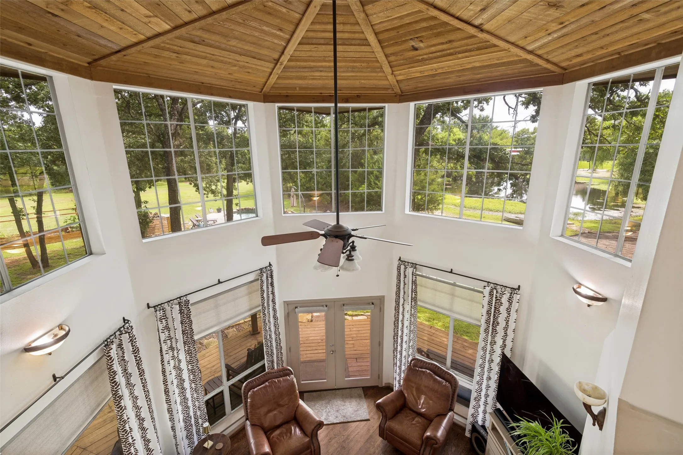 Single Family Residence For Sale in Hunt County , 9011 Texas Trail, Terrell, Texas 75160, 3 Bedroom, 3 Bathroom, 3 Garage spaces, 2,863 Sqft, built in 2003, mls#21307702, Real Estate Agent in Terrell, Homes For Sale in Hunt county, Homes For Sale in Terrell, Realtor in Terrell Texas, Real Estate Brokerage Independent Realty Texas, Luminita Cordes Realtor