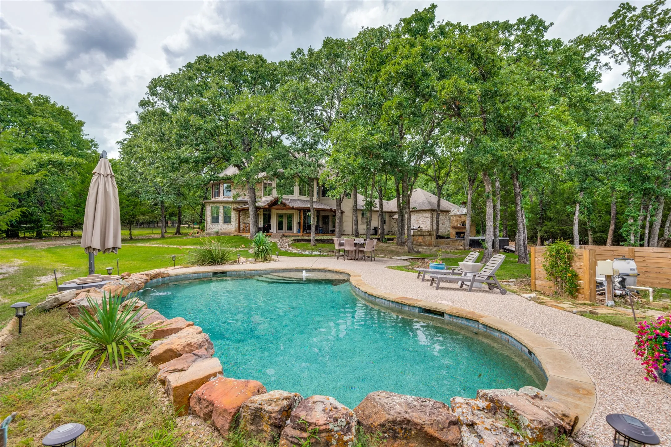 Single Family Residence For Sale in Hunt County , 9011 Texas Trail, Terrell, Texas 75160, 3 Bedroom, 3 Bathroom, 3 Garage spaces, 2,863 Sqft, built in 2003, mls#21307702, Real Estate Agent in Terrell, Homes For Sale in Hunt county, Homes For Sale in Terrell, Realtor in Terrell Texas, Real Estate Brokerage Independent Realty Texas, Luminita Cordes Realtor