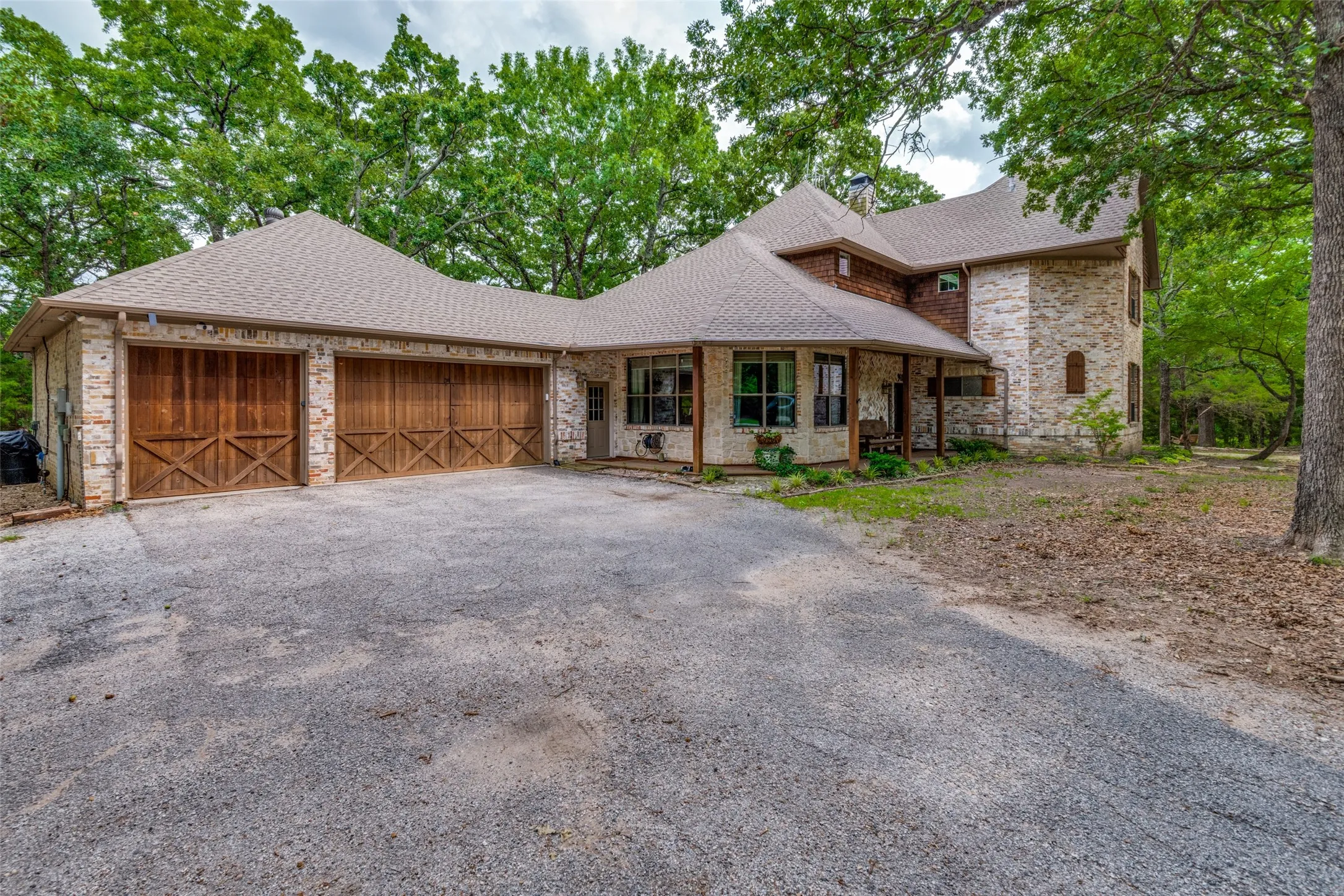 Single Family Residence For Sale in Hunt County , 9011 Texas Trail, Terrell, Texas 75160, 3 Bedroom, 3 Bathroom, 3 Garage spaces, 2,863 Sqft, built in 2003, mls#21307702, Real Estate Agent in Terrell, Homes For Sale in Hunt county, Homes For Sale in Terrell, Realtor in Terrell Texas, Real Estate Brokerage Independent Realty Texas, Luminita Cordes Realtor