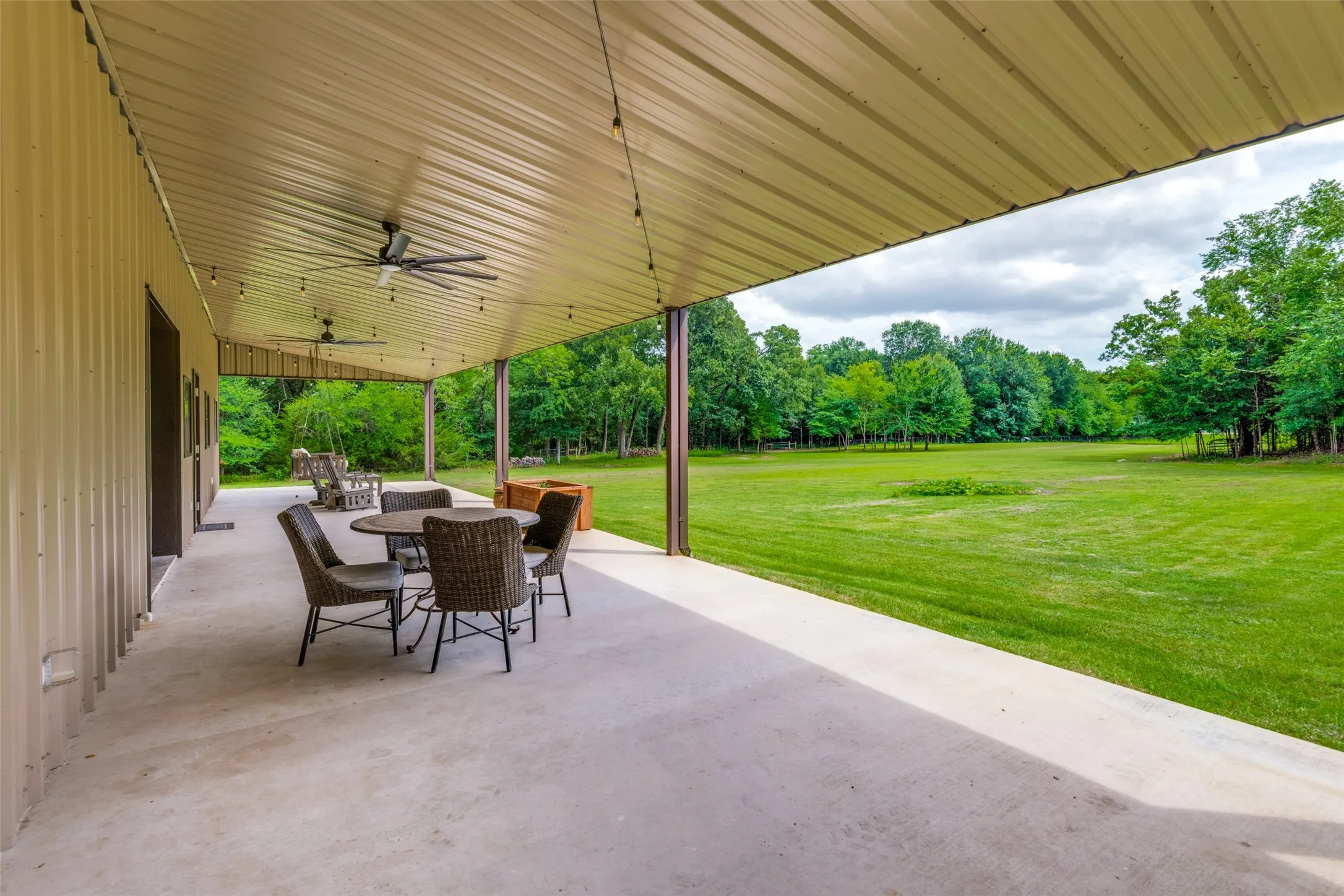 Single Family Residence For Sale in Hunt County , 9011 Texas Trail, Terrell, Texas 75160, 3 Bedroom, 3 Bathroom, 3 Garage spaces, 2,863 Sqft, built in 2003, mls#21307702, Real Estate Agent in Terrell, Homes For Sale in Hunt county, Homes For Sale in Terrell, Realtor in Terrell Texas, Real Estate Brokerage Independent Realty Texas, Luminita Cordes Realtor
