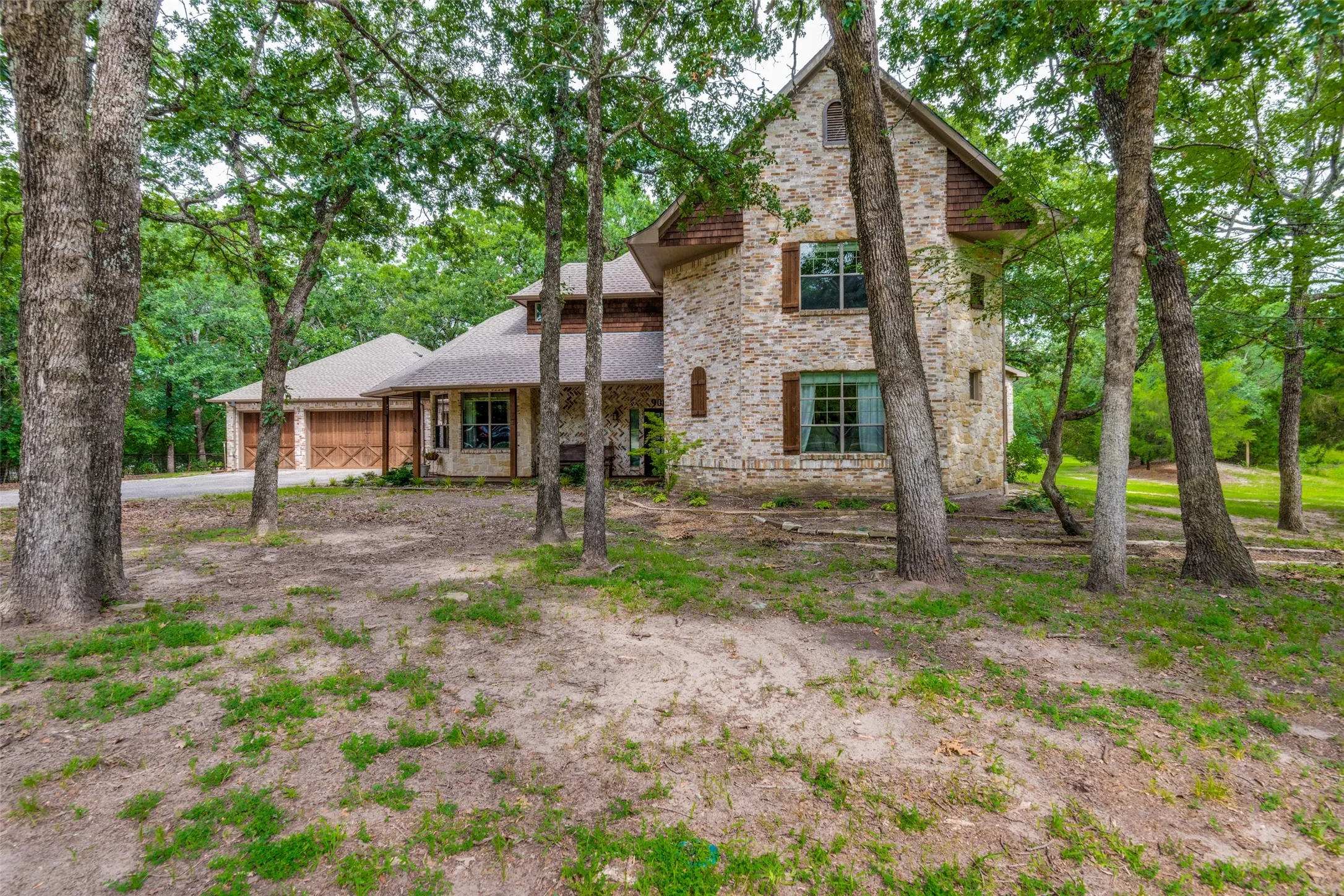 Single Family Residence For Sale in Hunt County , 9011 Texas Trail, Terrell, Texas 75160, 3 Bedroom, 3 Bathroom, 3 Garage spaces, 2,863 Sqft, built in 2003, mls#21307702, Real Estate Agent in Terrell, Homes For Sale in Hunt county, Homes For Sale in Terrell, Realtor in Terrell Texas, Real Estate Brokerage Independent Realty Texas, Luminita Cordes Realtor