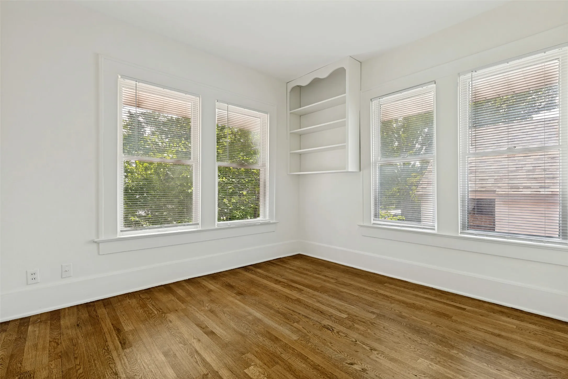 Single Family Residence For Rent in Dallas County , 3528 Mockingbird Lane, Highland Park, Texas 75205, 3 Bedroom, 3 Bathroom, Garage spaces, 3,335 Sqft, built in 1923, mls#21313762, Real Estate Agent in Highland Park, Homes For Rent in Dallas county, Homes For Rent in Highland Park, Realtor in Highland Park Texas, Real Estate Brokerage Independent Realty Texas, Luminita Cordes Realtor