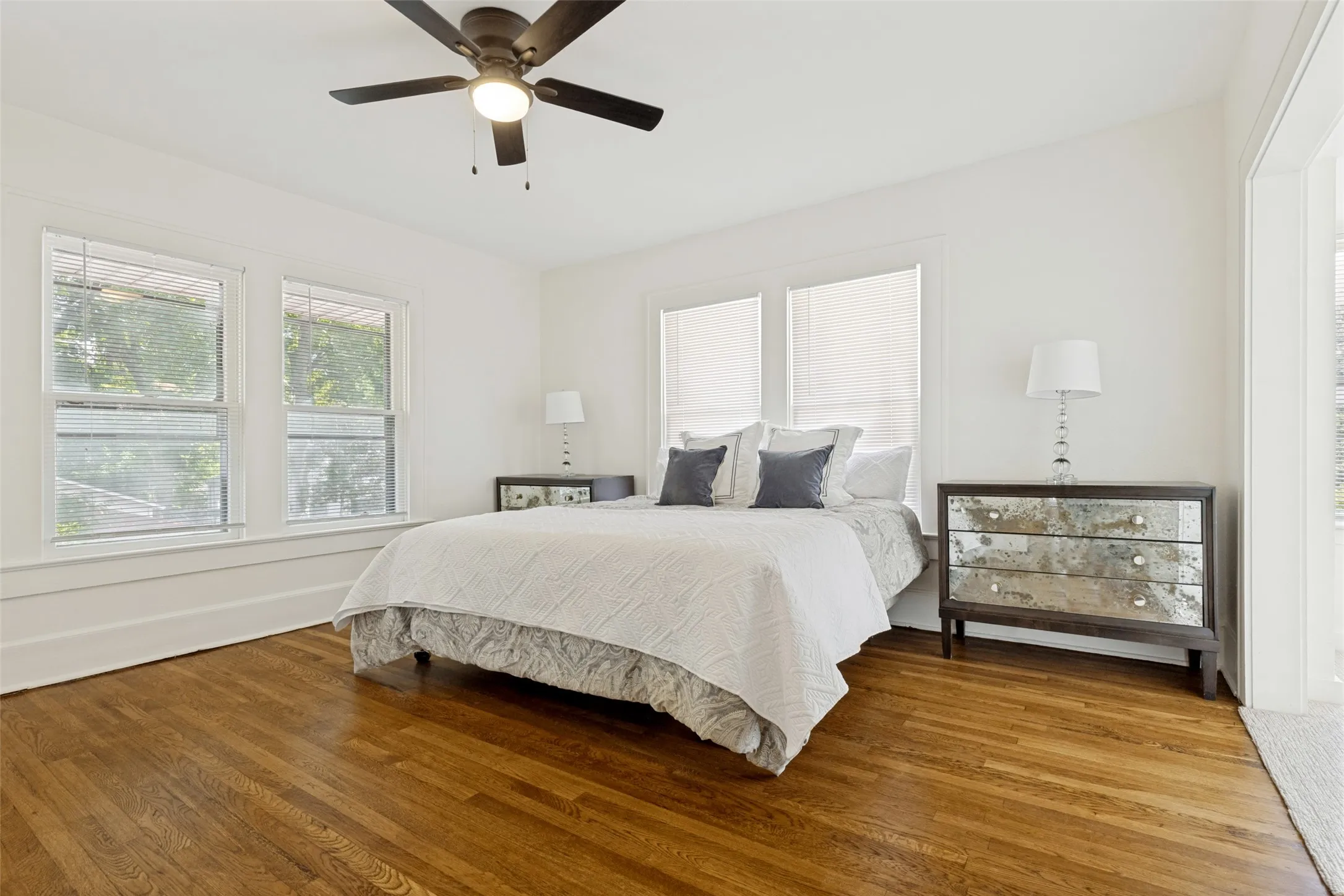 Single Family Residence For Rent in Dallas County , 3528 Mockingbird Lane, Highland Park, Texas 75205, 3 Bedroom, 3 Bathroom, Garage spaces, 3,335 Sqft, built in 1923, mls#21313762, Real Estate Agent in Highland Park, Homes For Rent in Dallas county, Homes For Rent in Highland Park, Realtor in Highland Park Texas, Real Estate Brokerage Independent Realty Texas, Luminita Cordes Realtor