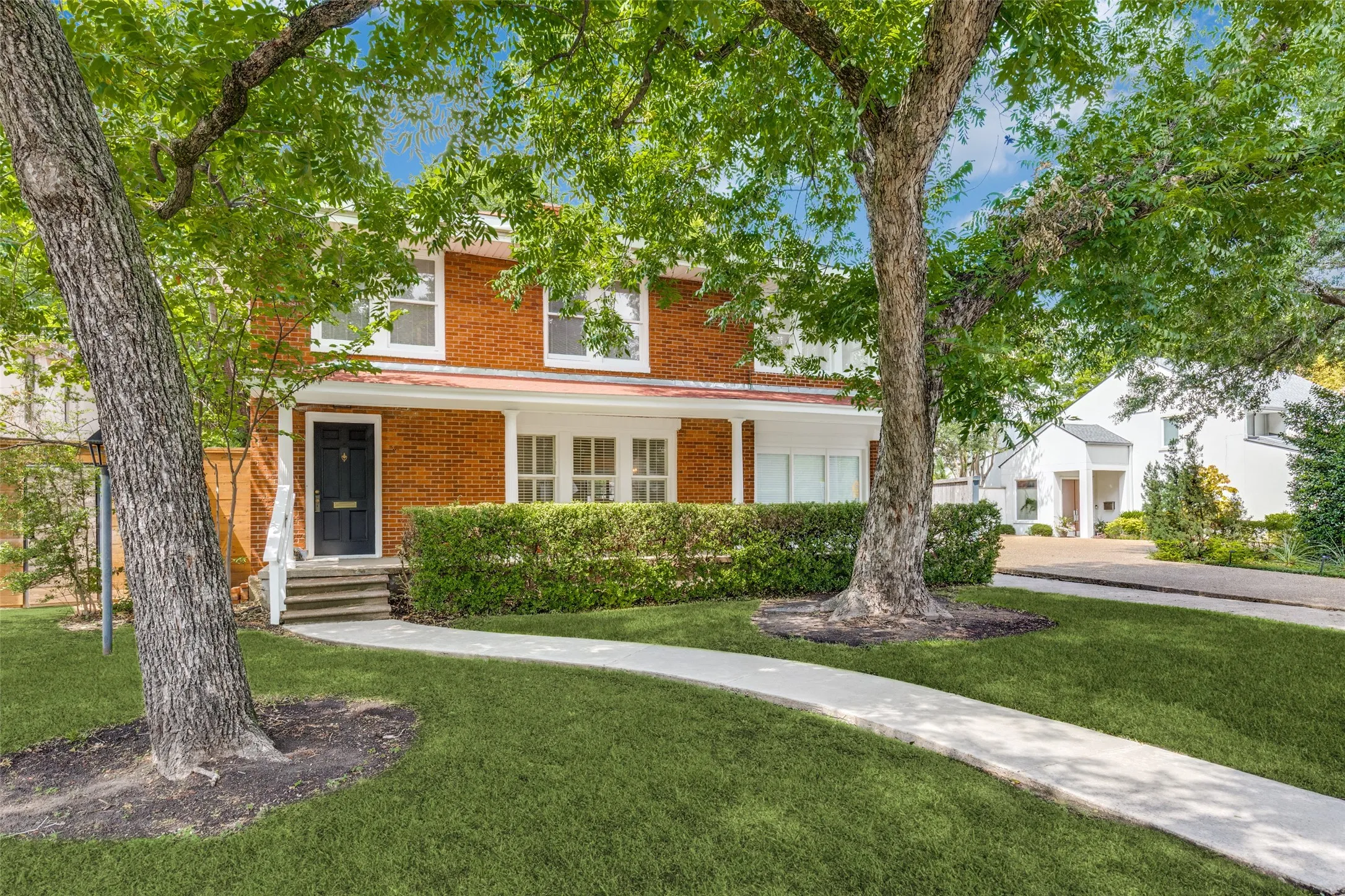 Single Family Residence For Rent in Dallas County , 3528 Mockingbird Lane, Highland Park, Texas 75205, 3 Bedroom, 3 Bathroom, Garage spaces, 3,335 Sqft, built in 1923, mls#21313762, Real Estate Agent in Highland Park, Homes For Rent in Dallas county, Homes For Rent in Highland Park, Realtor in Highland Park Texas, Real Estate Brokerage Independent Realty Texas, Luminita Cordes Realtor