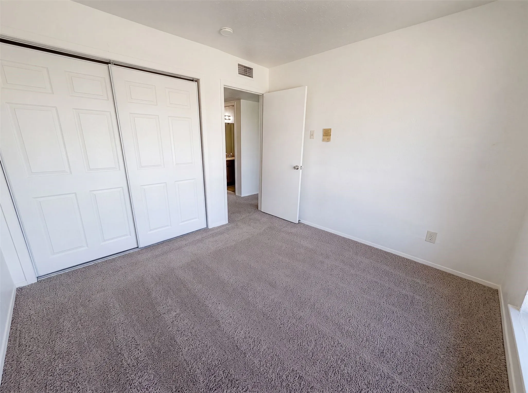 Townhouse For Sale in Dallas County , 260 Rolling Hills Place, Lancaster, Texas 75146, 3 Bedroom, 3 Bathroom, 2 Garage spaces, 1,514 Sqft, built in 1973, mls#21333745, Real Estate Agent in Lancaster, Homes For Sale in Dallas county, Homes For Sale in Lancaster, Realtor in Lancaster Texas, Real Estate Brokerage Independent Realty Texas, Luminita Cordes Realtor