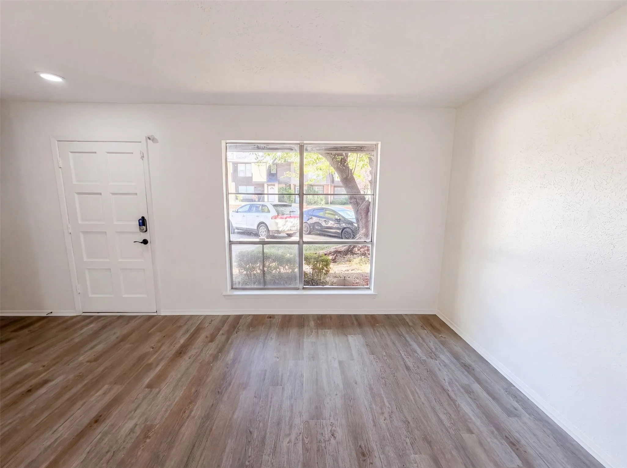 Townhouse For Sale in Dallas County , 260 Rolling Hills Place, Lancaster, Texas 75146, 3 Bedroom, 3 Bathroom, 2 Garage spaces, 1,514 Sqft, built in 1973, mls#21333745, Real Estate Agent in Lancaster, Homes For Sale in Dallas county, Homes For Sale in Lancaster, Realtor in Lancaster Texas, Real Estate Brokerage Independent Realty Texas, Luminita Cordes Realtor