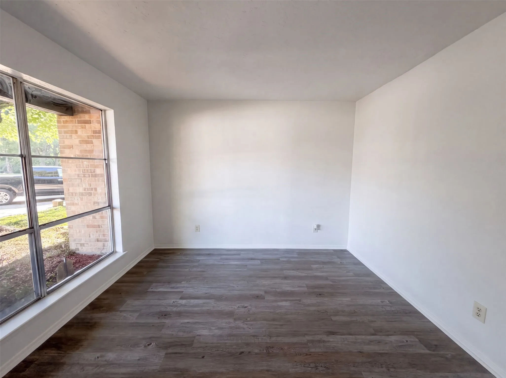 Townhouse For Sale in Dallas County , 260 Rolling Hills Place, Lancaster, Texas 75146, 3 Bedroom, 3 Bathroom, 2 Garage spaces, 1,514 Sqft, built in 1973, mls#21333745, Real Estate Agent in Lancaster, Homes For Sale in Dallas county, Homes For Sale in Lancaster, Realtor in Lancaster Texas, Real Estate Brokerage Independent Realty Texas, Luminita Cordes Realtor