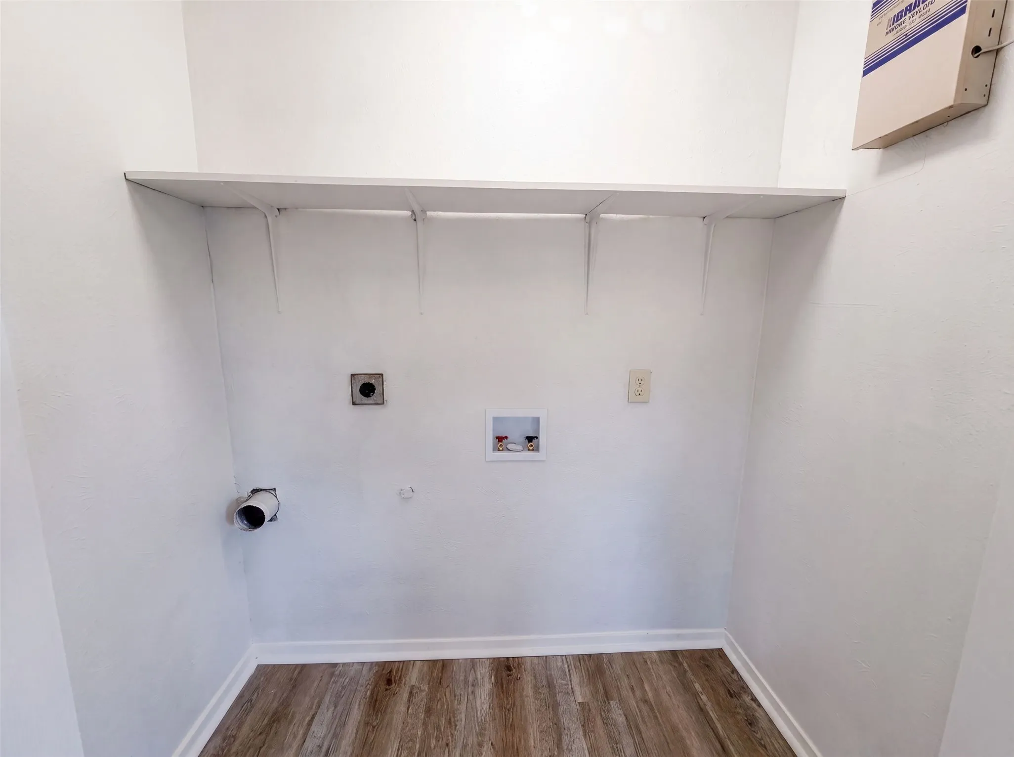 Townhouse For Sale in Dallas County , 260 Rolling Hills Place, Lancaster, Texas 75146, 3 Bedroom, 3 Bathroom, 2 Garage spaces, 1,514 Sqft, built in 1973, mls#21333745, Real Estate Agent in Lancaster, Homes For Sale in Dallas county, Homes For Sale in Lancaster, Realtor in Lancaster Texas, Real Estate Brokerage Independent Realty Texas, Luminita Cordes Realtor