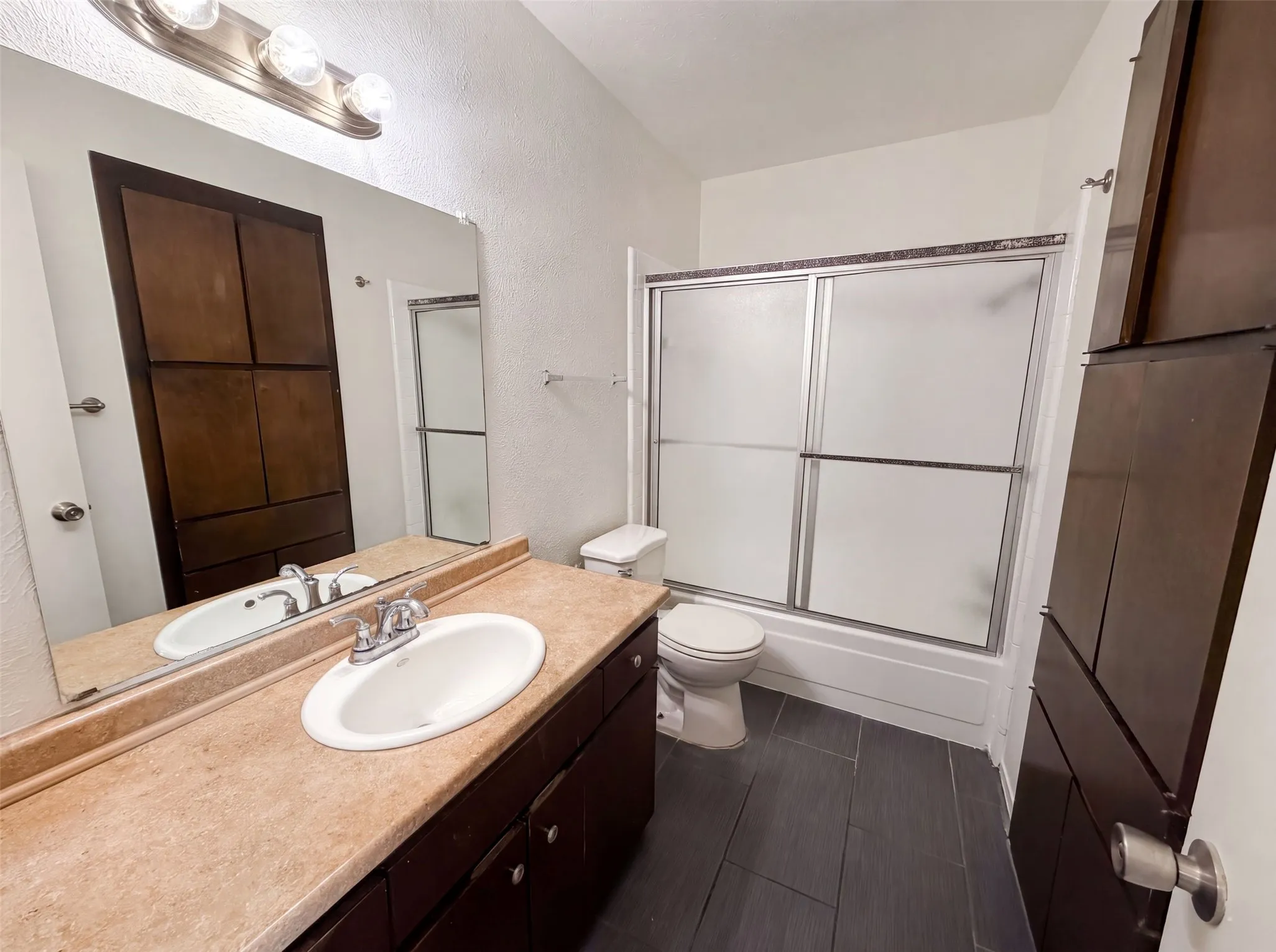 Townhouse For Sale in Dallas County , 260 Rolling Hills Place, Lancaster, Texas 75146, 3 Bedroom, 3 Bathroom, 2 Garage spaces, 1,514 Sqft, built in 1973, mls#21333745, Real Estate Agent in Lancaster, Homes For Sale in Dallas county, Homes For Sale in Lancaster, Realtor in Lancaster Texas, Real Estate Brokerage Independent Realty Texas, Luminita Cordes Realtor