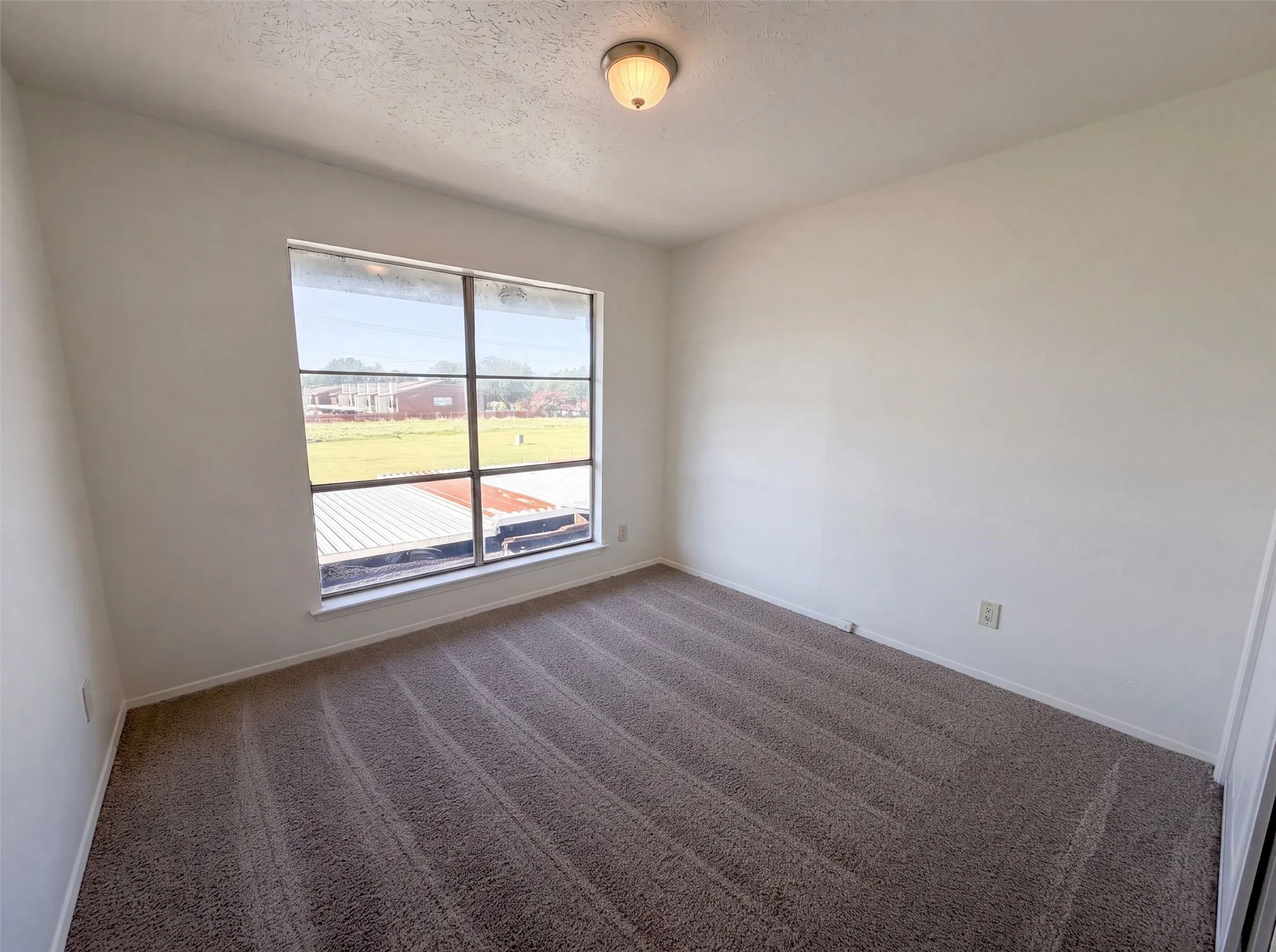 Townhouse For Sale in Dallas County , 260 Rolling Hills Place, Lancaster, Texas 75146, 3 Bedroom, 3 Bathroom, 2 Garage spaces, 1,514 Sqft, built in 1973, mls#21333745, Real Estate Agent in Lancaster, Homes For Sale in Dallas county, Homes For Sale in Lancaster, Realtor in Lancaster Texas, Real Estate Brokerage Independent Realty Texas, Luminita Cordes Realtor