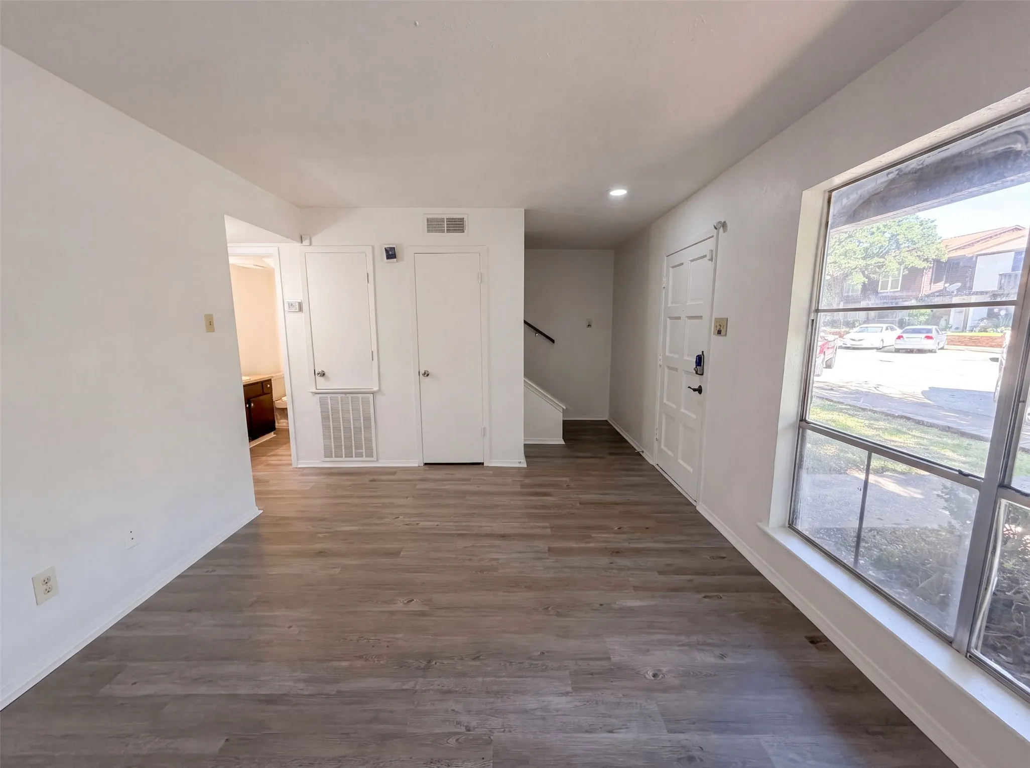 Townhouse For Sale in Dallas County , 260 Rolling Hills Place, Lancaster, Texas 75146, 3 Bedroom, 3 Bathroom, 2 Garage spaces, 1,514 Sqft, built in 1973, mls#21333745, Real Estate Agent in Lancaster, Homes For Sale in Dallas county, Homes For Sale in Lancaster, Realtor in Lancaster Texas, Real Estate Brokerage Independent Realty Texas, Luminita Cordes Realtor