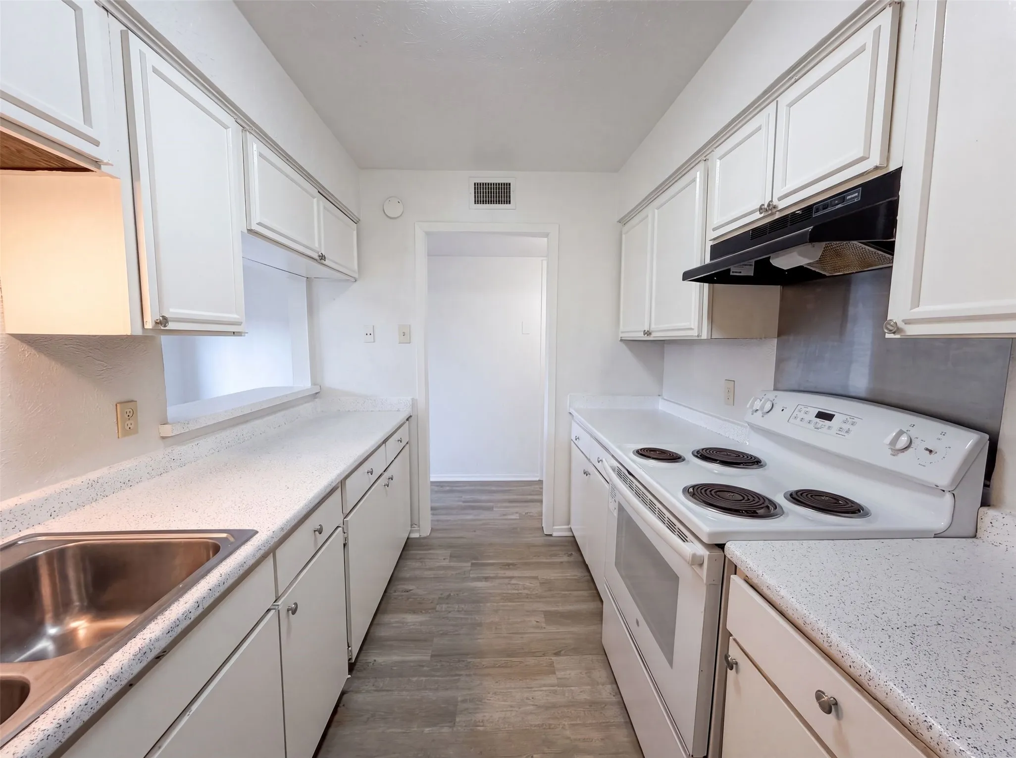 Townhouse For Sale in Dallas County , 260 Rolling Hills Place, Lancaster, Texas 75146, 3 Bedroom, 3 Bathroom, 2 Garage spaces, 1,514 Sqft, built in 1973, mls#21333745, Real Estate Agent in Lancaster, Homes For Sale in Dallas county, Homes For Sale in Lancaster, Realtor in Lancaster Texas, Real Estate Brokerage Independent Realty Texas, Luminita Cordes Realtor