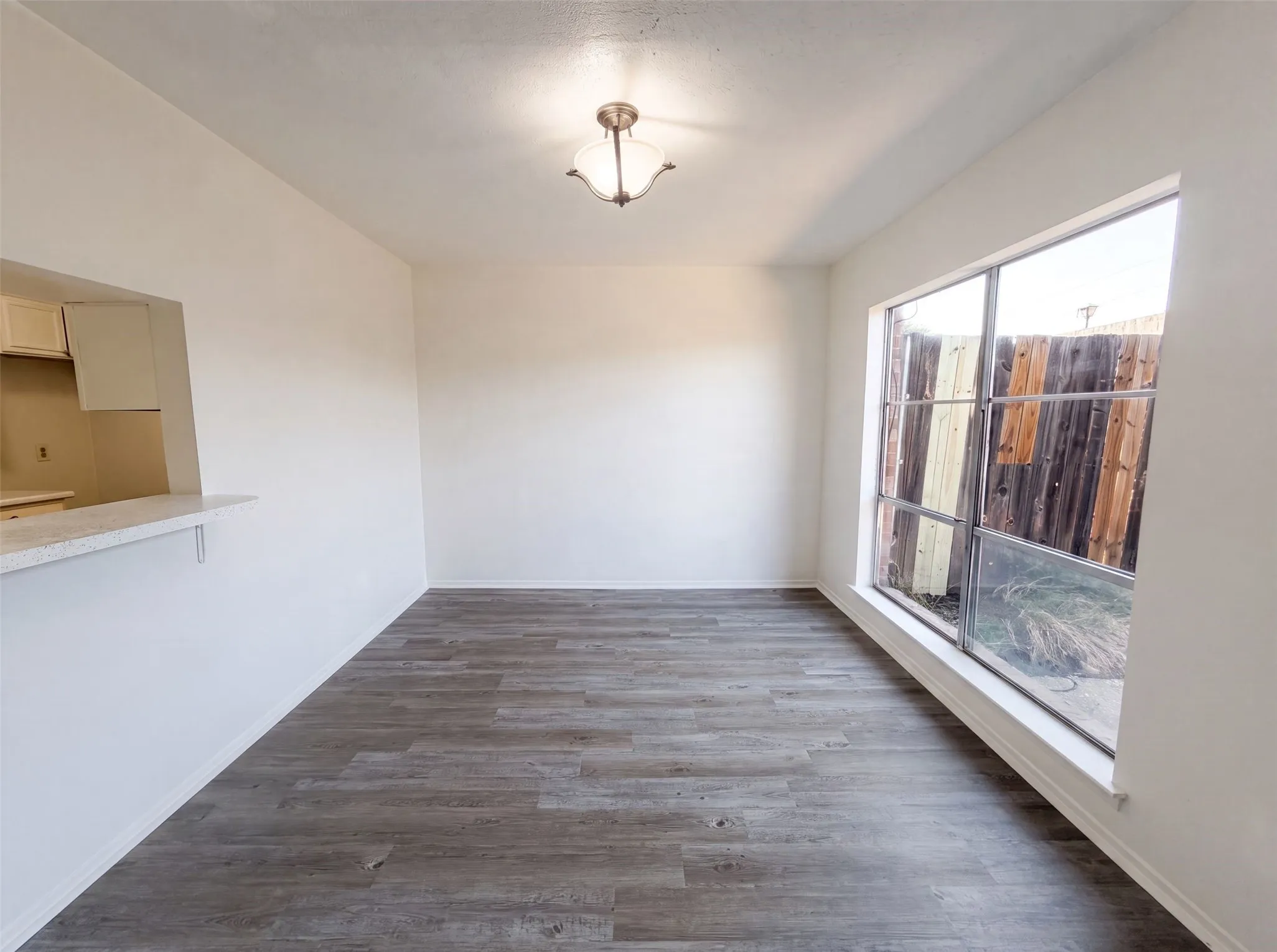 Townhouse For Sale in Dallas County , 260 Rolling Hills Place, Lancaster, Texas 75146, 3 Bedroom, 3 Bathroom, 2 Garage spaces, 1,514 Sqft, built in 1973, mls#21333745, Real Estate Agent in Lancaster, Homes For Sale in Dallas county, Homes For Sale in Lancaster, Realtor in Lancaster Texas, Real Estate Brokerage Independent Realty Texas, Luminita Cordes Realtor