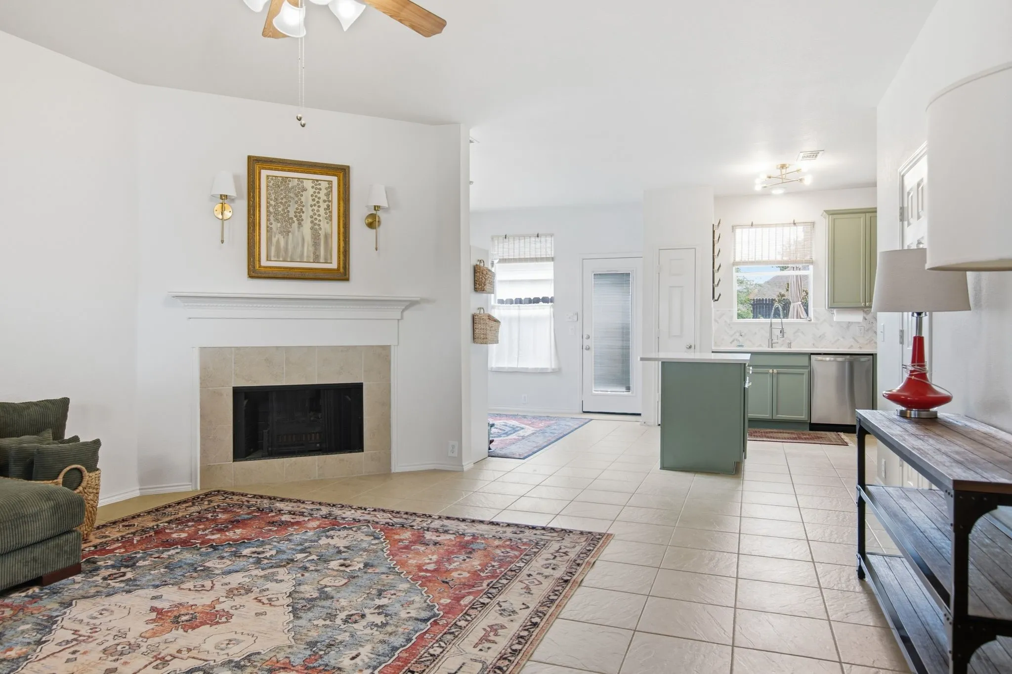 Single Family Residence For Sale in Tarrant County , 10812 Astor Drive, Fort Worth, Texas 76244, 2 Bedroom, 3 Bathroom, 2 Garage spaces, 1,184 Sqft, built in 2006, mls#21331876, Real Estate Agent in Fort Worth, Homes For Sale in Tarrant county, Homes For Sale in Fort Worth, Realtor in Fort Worth Texas, Real Estate Brokerage Independent Realty Texas, Luminita Cordes Realtor