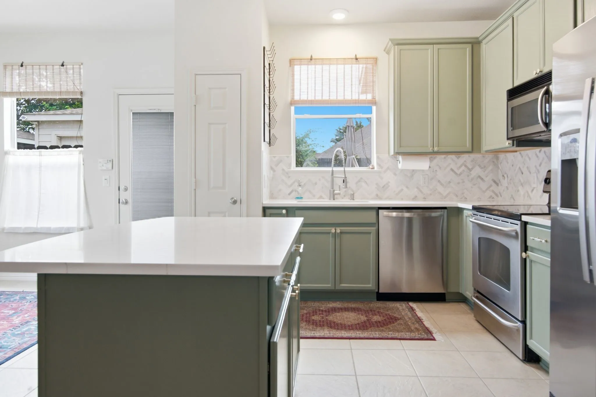 Single Family Residence For Sale in Tarrant County , 10812 Astor Drive, Fort Worth, Texas 76244, 2 Bedroom, 3 Bathroom, 2 Garage spaces, 1,184 Sqft, built in 2006, mls#21331876, Real Estate Agent in Fort Worth, Homes For Sale in Tarrant county, Homes For Sale in Fort Worth, Realtor in Fort Worth Texas, Real Estate Brokerage Independent Realty Texas, Luminita Cordes Realtor