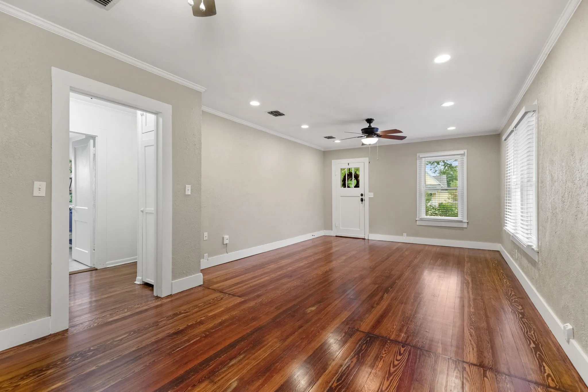 Single Family Residence For Sale in Mc Lennan County , 515 W 6th Street, Mc Gregor, Texas 76657, 3 Bedroom, 2 Bathroom, Garage spaces, 1,372 Sqft, built in 1945, mls#21333134, Real Estate Agent in Mc Gregor, Homes For Sale in Mc Lennan county, Homes For Sale in Mc Gregor, Realtor in Mc Gregor Texas, Real Estate Brokerage Independent Realty Texas, Luminita Cordes Realtor
