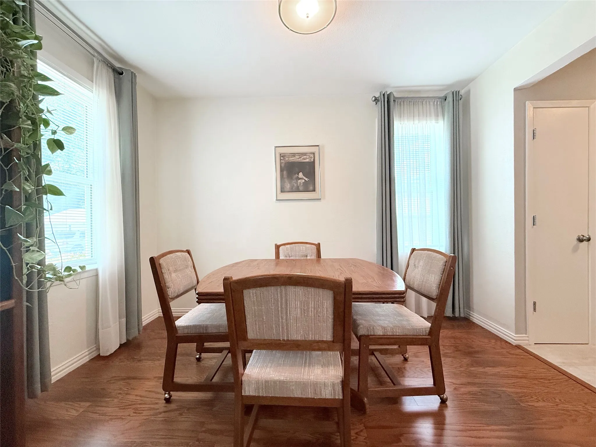 Single Family Residence For Sale in Dallas County , 6900 Skillman Street 205, Dallas, Texas 75231, 2 Bedroom, 2 Bathroom, Garage spaces, 1,024 Sqft, built in 1981, mls#21323188, Real Estate Agent in Dallas, Homes For Sale in Dallas county, Homes For Sale in Dallas, Realtor in Dallas Texas, Real Estate Brokerage Independent Realty Texas, Luminita Cordes Realtor