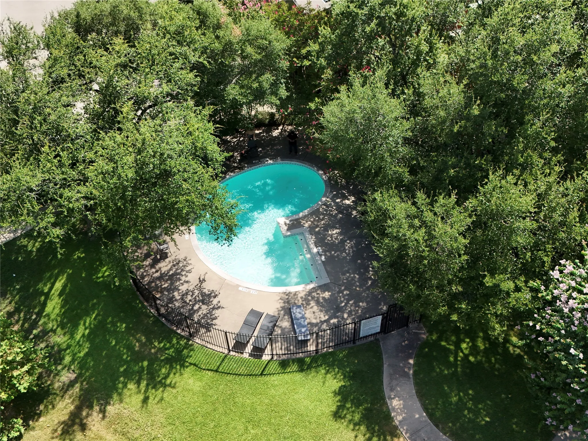 Single Family Residence For Sale in Dallas County , 6900 Skillman Street 205, Dallas, Texas 75231, 2 Bedroom, 2 Bathroom, Garage spaces, 1,024 Sqft, built in 1981, mls#21323188, Real Estate Agent in Dallas, Homes For Sale in Dallas county, Homes For Sale in Dallas, Realtor in Dallas Texas, Real Estate Brokerage Independent Realty Texas, Luminita Cordes Realtor