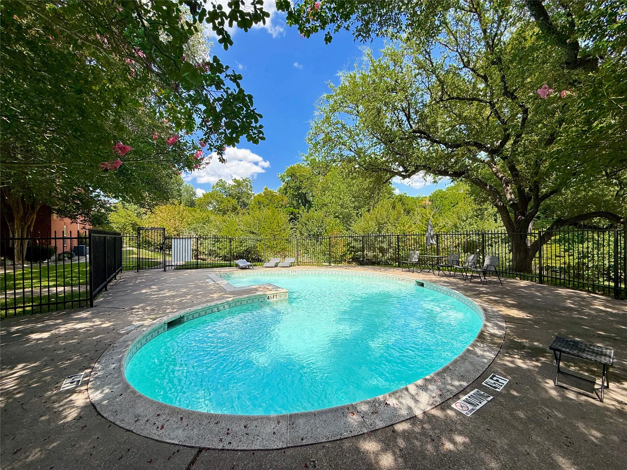 Single Family Residence For Sale in Dallas County , 6900 Skillman Street 205, Dallas, Texas 75231, 2 Bedroom, 2 Bathroom, Garage spaces, 1,024 Sqft, built in 1981, mls#21323188, Real Estate Agent in Dallas, Homes For Sale in Dallas county, Homes For Sale in Dallas, Realtor in Dallas Texas, Real Estate Brokerage Independent Realty Texas, Luminita Cordes Realtor