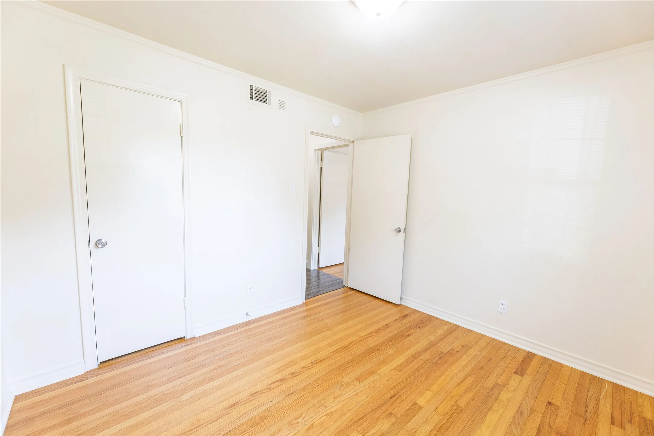 Single Family Residence For Rent in Dallas County , 2627 Tealford Drive, Dallas, Texas 75228, 3 Bedroom, 1 Bathroom, 1 Garage spaces, 1,307 Sqft, built in 1953, mls#21333759, Real Estate Agent in Dallas, Homes For Rent in Dallas county, Homes For Rent in Dallas, Realtor in Dallas Texas, Real Estate Brokerage Independent Realty Texas, Luminita Cordes Realtor