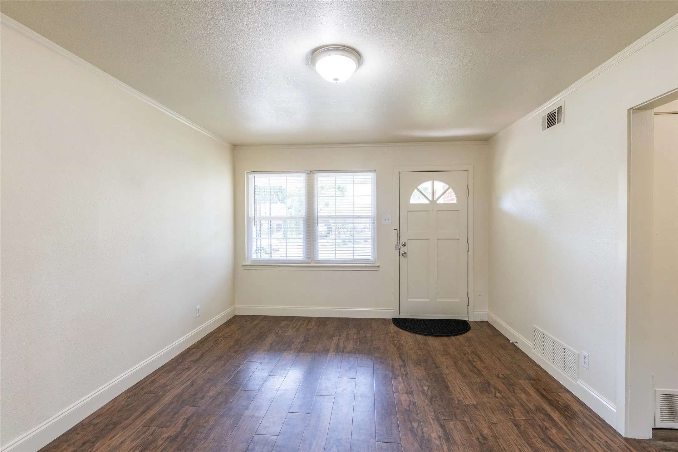 Single Family Residence For Rent in Dallas County , 2627 Tealford Drive, Dallas, Texas 75228, 3 Bedroom, 1 Bathroom, 1 Garage spaces, 1,307 Sqft, built in 1953, mls#21333759, Real Estate Agent in Dallas, Homes For Rent in Dallas county, Homes For Rent in Dallas, Realtor in Dallas Texas, Real Estate Brokerage Independent Realty Texas, Luminita Cordes Realtor