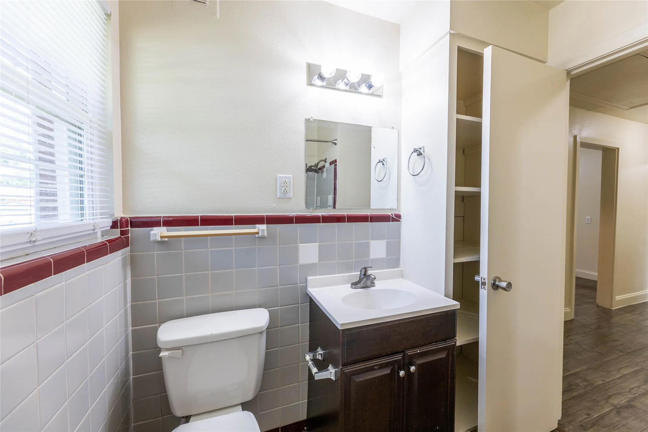 Single Family Residence For Rent in Dallas County , 2627 Tealford Drive, Dallas, Texas 75228, 3 Bedroom, 1 Bathroom, 1 Garage spaces, 1,307 Sqft, built in 1953, mls#21333759, Real Estate Agent in Dallas, Homes For Rent in Dallas county, Homes For Rent in Dallas, Realtor in Dallas Texas, Real Estate Brokerage Independent Realty Texas, Luminita Cordes Realtor