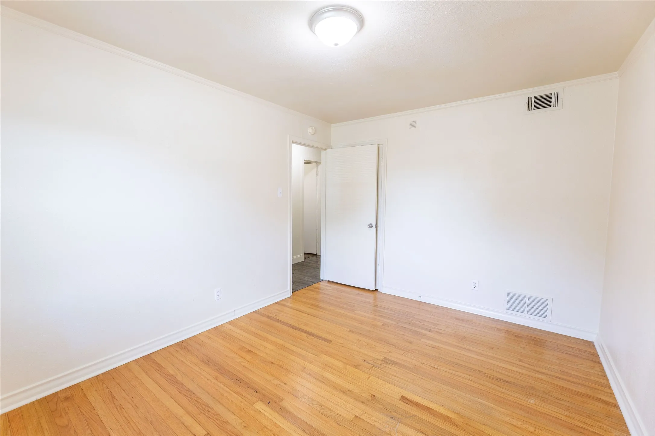Single Family Residence For Rent in Dallas County , 2627 Tealford Drive, Dallas, Texas 75228, 3 Bedroom, 1 Bathroom, 1 Garage spaces, 1,307 Sqft, built in 1953, mls#21333759, Real Estate Agent in Dallas, Homes For Rent in Dallas county, Homes For Rent in Dallas, Realtor in Dallas Texas, Real Estate Brokerage Independent Realty Texas, Luminita Cordes Realtor