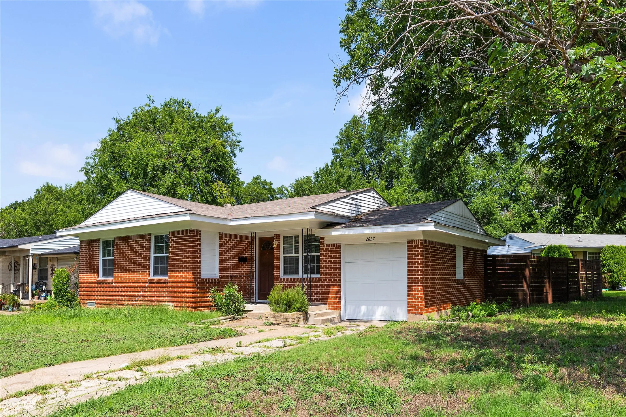 Single Family Residence For Rent in Dallas County , 2627 Tealford Drive, Dallas, Texas 75228, 3 Bedroom, 1 Bathroom, 1 Garage spaces, 1,307 Sqft, built in 1953, mls#21333759, Real Estate Agent in Dallas, Homes For Rent in Dallas county, Homes For Rent in Dallas, Realtor in Dallas Texas, Real Estate Brokerage Independent Realty Texas, Luminita Cordes Realtor