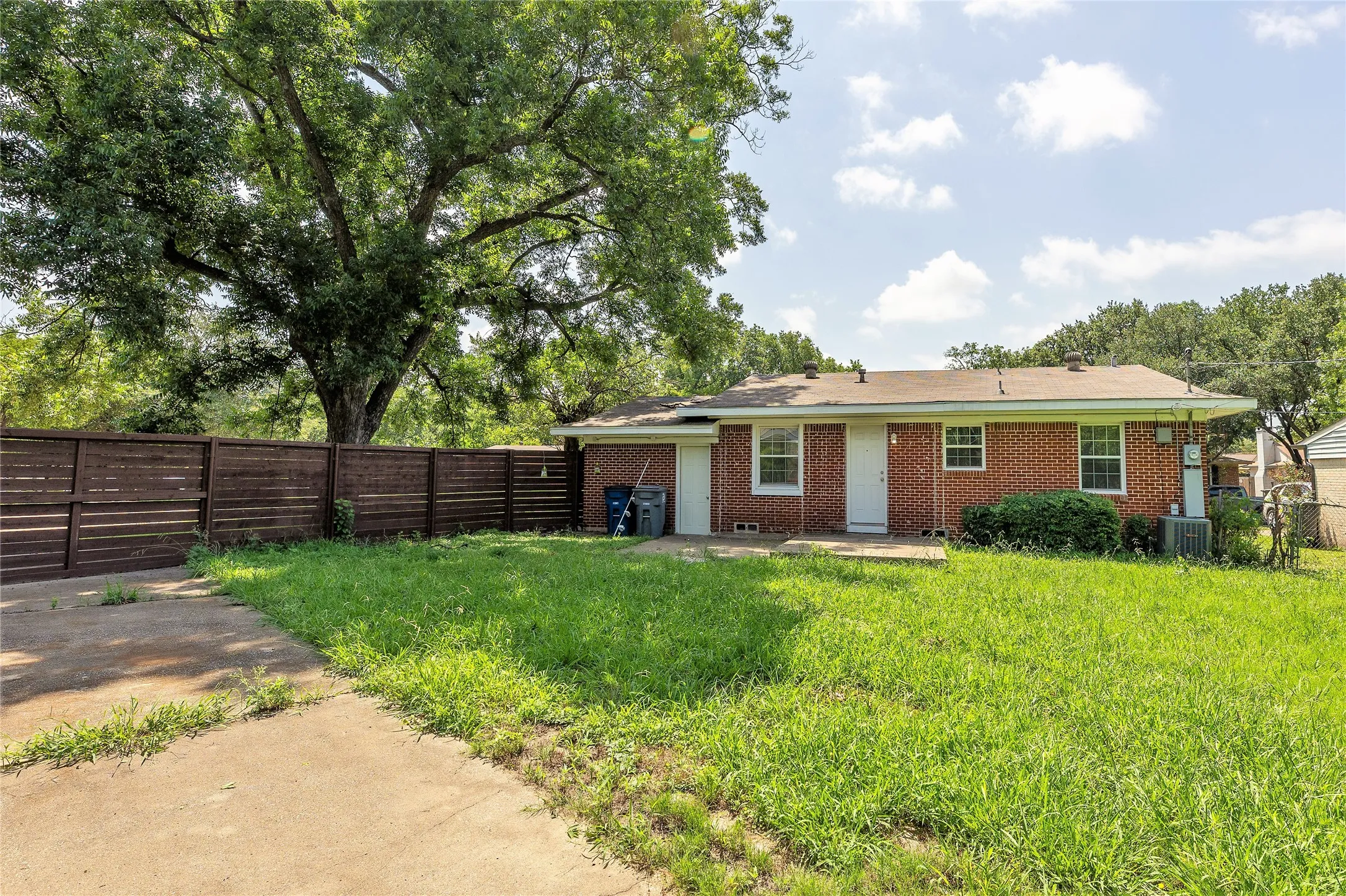 Single Family Residence For Rent in Dallas County , 2627 Tealford Drive, Dallas, Texas 75228, 3 Bedroom, 1 Bathroom, 1 Garage spaces, 1,307 Sqft, built in 1953, mls#21333759, Real Estate Agent in Dallas, Homes For Rent in Dallas county, Homes For Rent in Dallas, Realtor in Dallas Texas, Real Estate Brokerage Independent Realty Texas, Luminita Cordes Realtor
