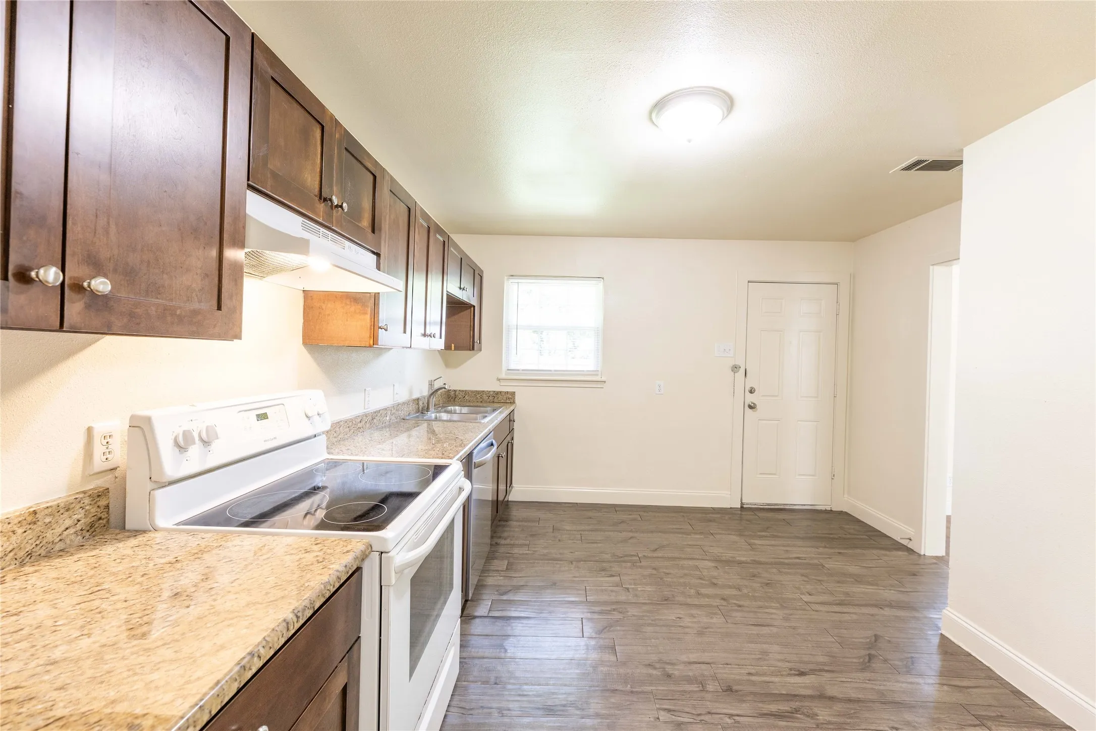 Single Family Residence For Rent in Dallas County , 2627 Tealford Drive, Dallas, Texas 75228, 3 Bedroom, 1 Bathroom, 1 Garage spaces, 1,307 Sqft, built in 1953, mls#21333759, Real Estate Agent in Dallas, Homes For Rent in Dallas county, Homes For Rent in Dallas, Realtor in Dallas Texas, Real Estate Brokerage Independent Realty Texas, Luminita Cordes Realtor
