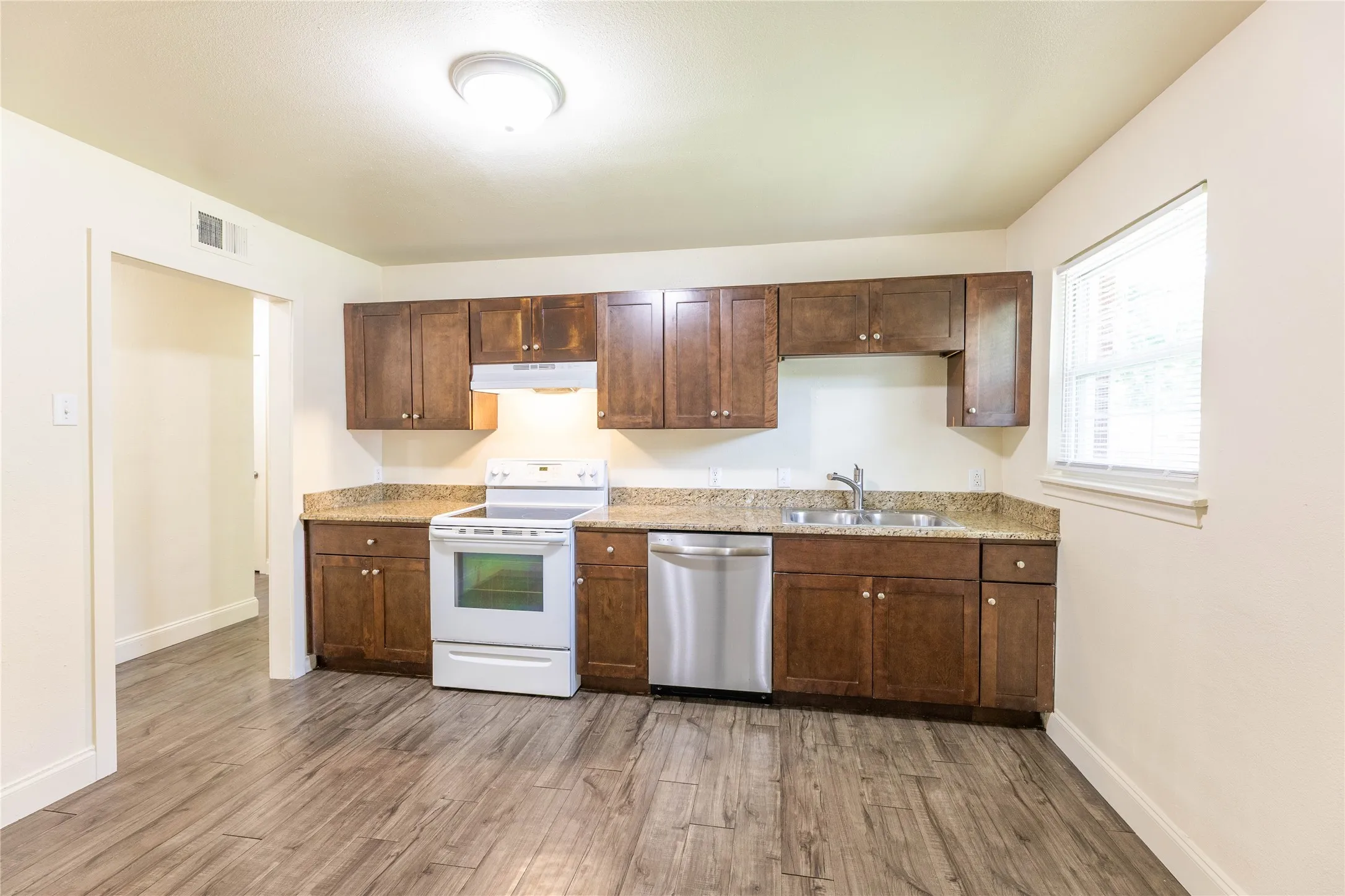 Single Family Residence For Rent in Dallas County , 2627 Tealford Drive, Dallas, Texas 75228, 3 Bedroom, 1 Bathroom, 1 Garage spaces, 1,307 Sqft, built in 1953, mls#21333759, Real Estate Agent in Dallas, Homes For Rent in Dallas county, Homes For Rent in Dallas, Realtor in Dallas Texas, Real Estate Brokerage Independent Realty Texas, Luminita Cordes Realtor