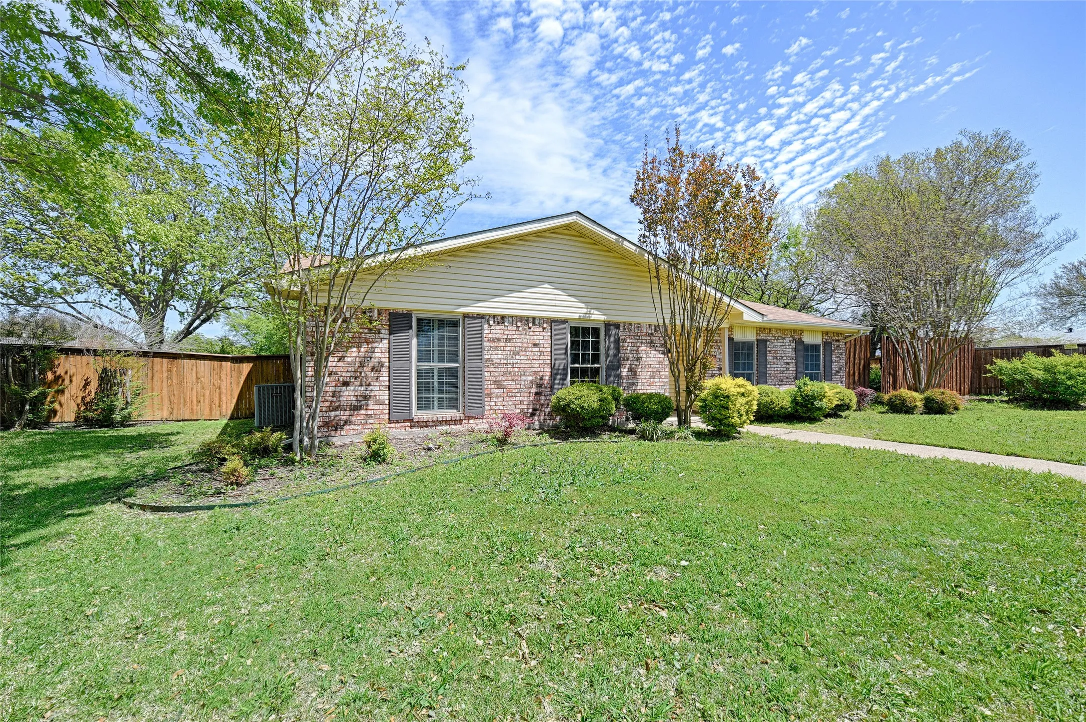 Single Family Residence For Sale in Collin County , 6536 Mesquite Trail, Plano, Texas 75023, 4 Bedroom, 2 Bathroom, 2 Garage spaces, 2,113 Sqft, built in 1978, mls#21333761, Real Estate Agent in Plano, Homes For Sale in Collin county, Homes For Sale in Plano, Realtor in Plano Texas, Real Estate Brokerage Independent Realty Texas, Luminita Cordes Realtor