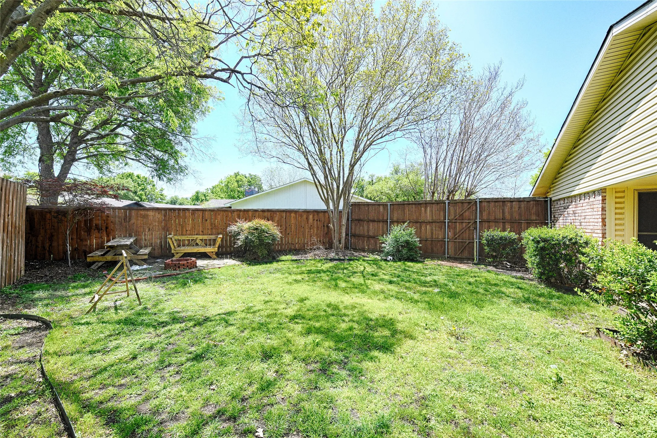 Single Family Residence For Sale in Collin County , 6536 Mesquite Trail, Plano, Texas 75023, 4 Bedroom, 2 Bathroom, 2 Garage spaces, 2,113 Sqft, built in 1978, mls#21333761, Real Estate Agent in Plano, Homes For Sale in Collin county, Homes For Sale in Plano, Realtor in Plano Texas, Real Estate Brokerage Independent Realty Texas, Luminita Cordes Realtor