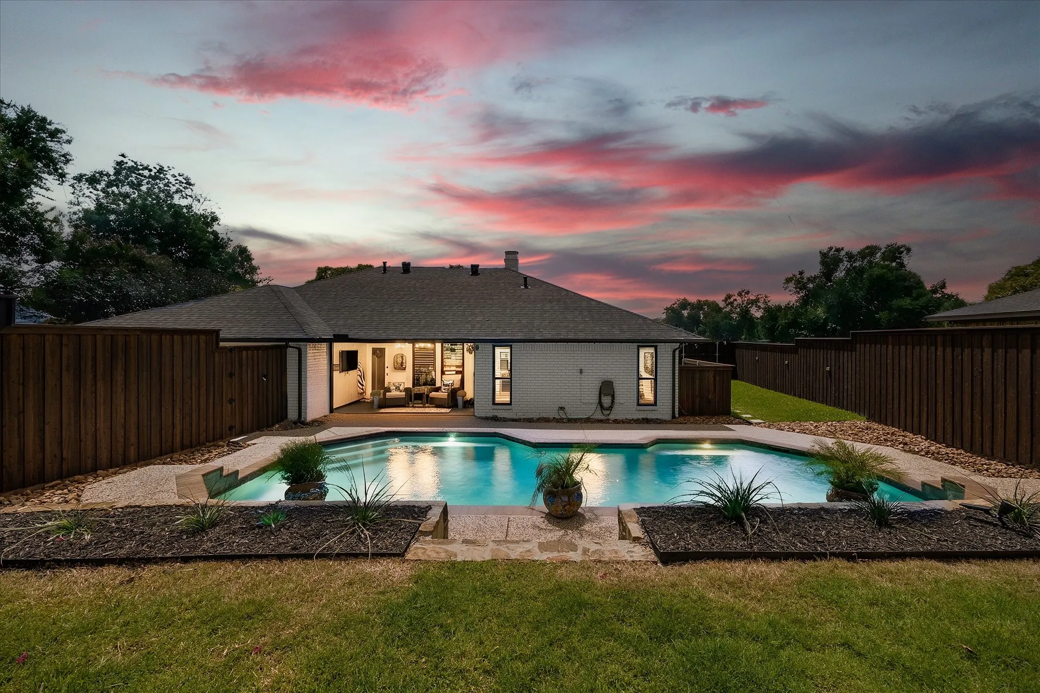Single Family Residence For Sale in Rockwall County , 508 Wildwood Lane, Rockwall, Texas 75087, 3 Bedroom, 2 Bathroom, 2 Garage spaces, 1,755 Sqft, built in 1980, mls#21332312, Real Estate Agent in Rockwall, Homes For Sale in Rockwall county, Homes For Sale in Rockwall, Realtor in Rockwall Texas, Real Estate Brokerage Independent Realty Texas, Luminita Cordes Realtor