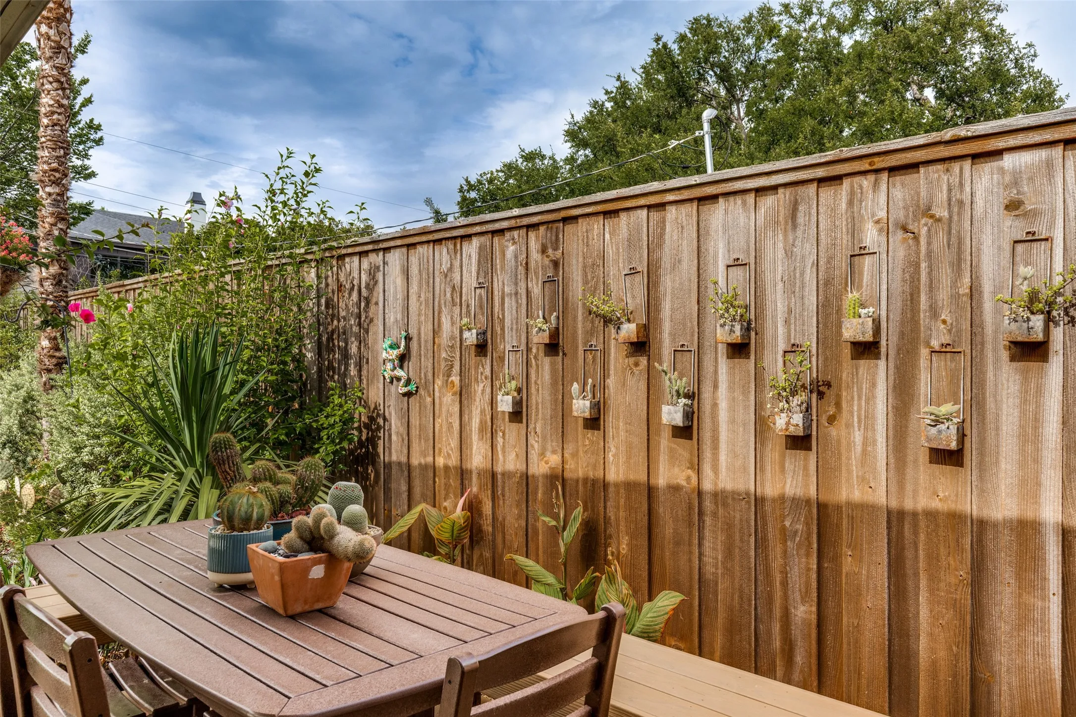 Outdoor entertaining deck.