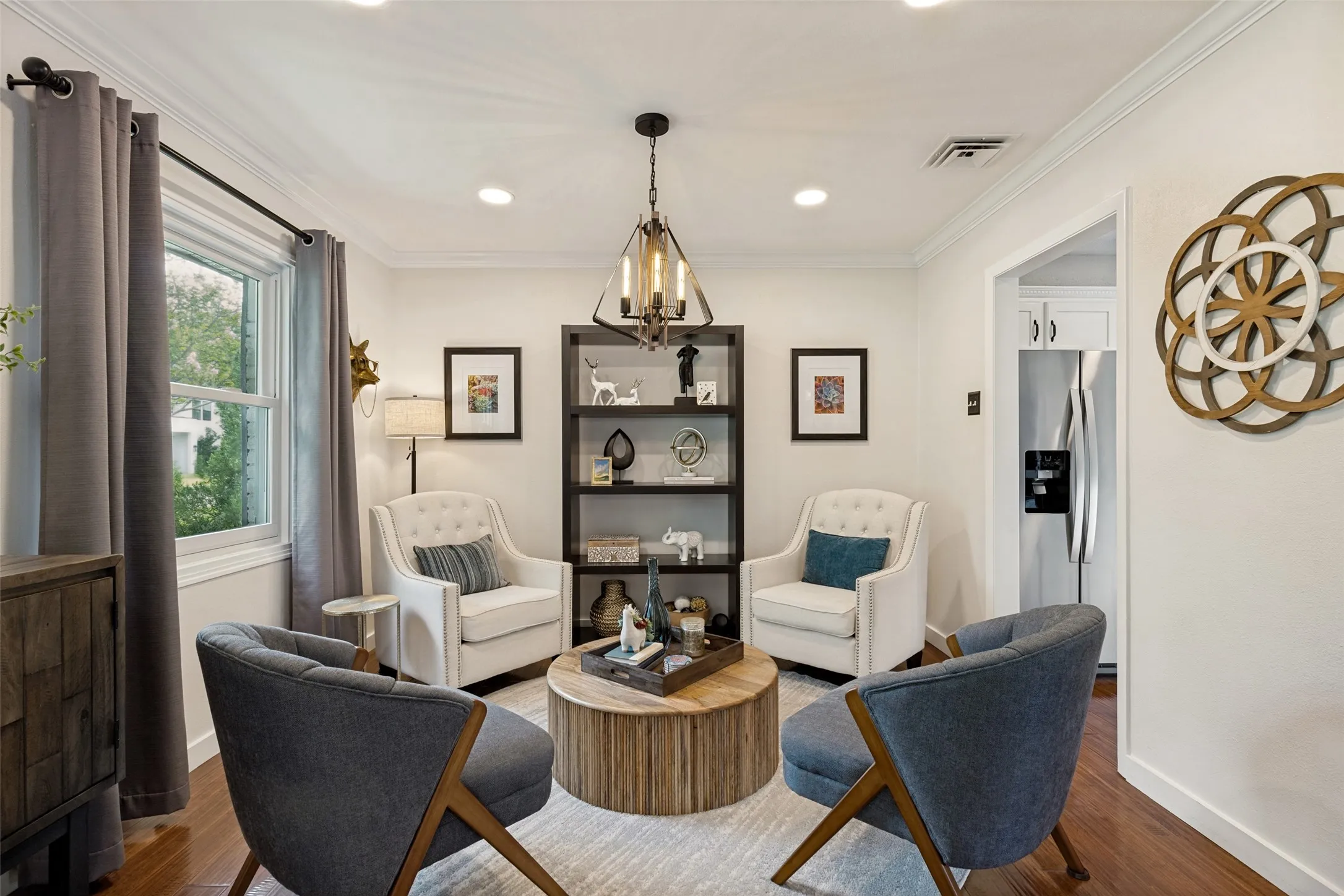 Sitting room.