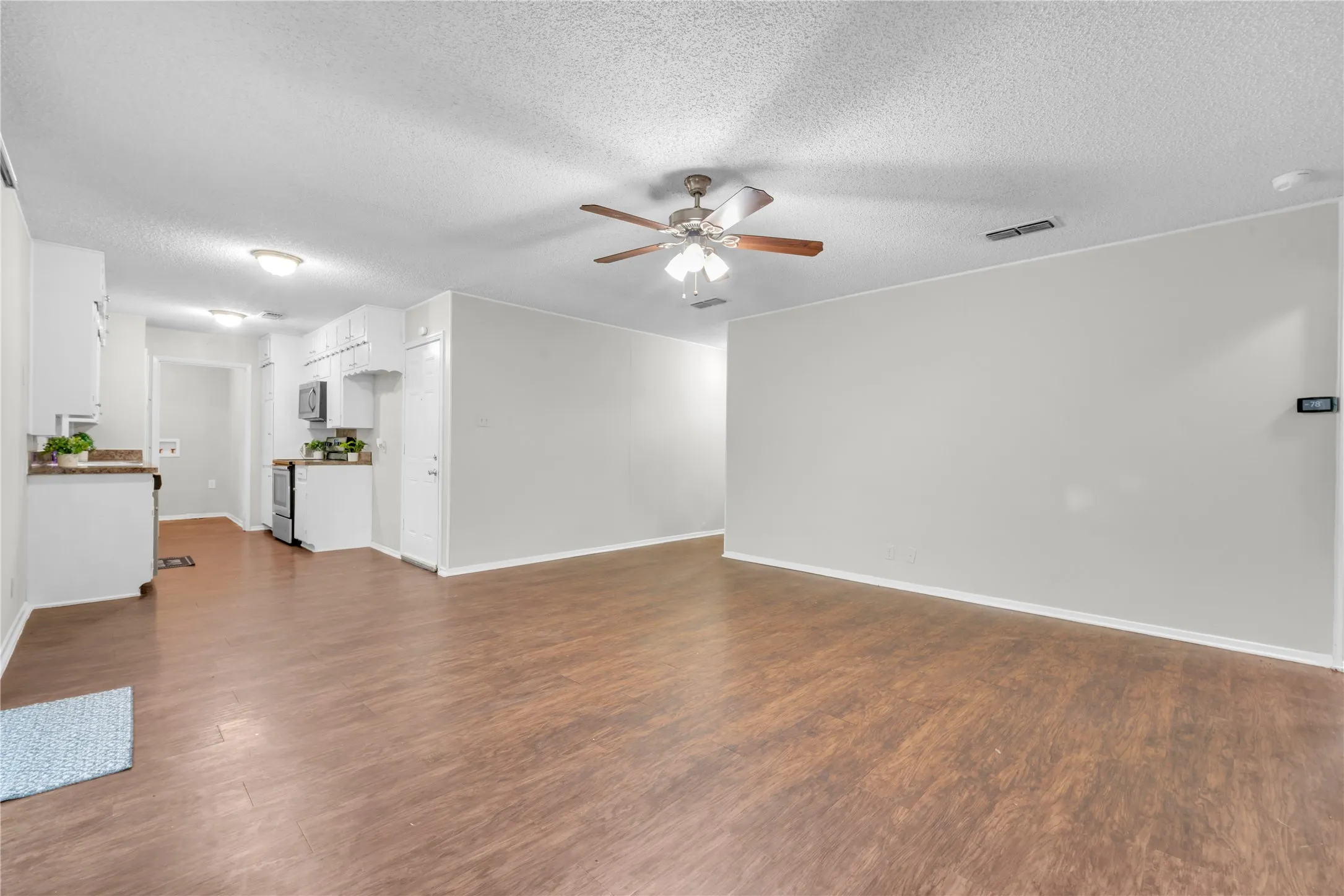 Single Family Residence For Sale in Tarrant County , 6075 Lalagray Lane, Watauga, Texas 76148, 3 Bedroom, 2 Bathroom, 2 Garage spaces, 1,232 Sqft, built in 1968, mls#21333103, Real Estate Agent in Watauga, Homes For Sale in Tarrant county, Homes For Sale in Watauga, Realtor in Watauga Texas, Real Estate Brokerage Independent Realty Texas, Luminita Cordes Realtor