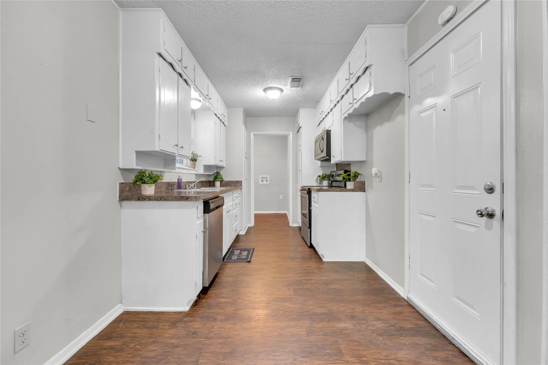 Single Family Residence For Sale in Tarrant County , 6075 Lalagray Lane, Watauga, Texas 76148, 3 Bedroom, 2 Bathroom, 2 Garage spaces, 1,232 Sqft, built in 1968, mls#21333103, Real Estate Agent in Watauga, Homes For Sale in Tarrant county, Homes For Sale in Watauga, Realtor in Watauga Texas, Real Estate Brokerage Independent Realty Texas, Luminita Cordes Realtor
