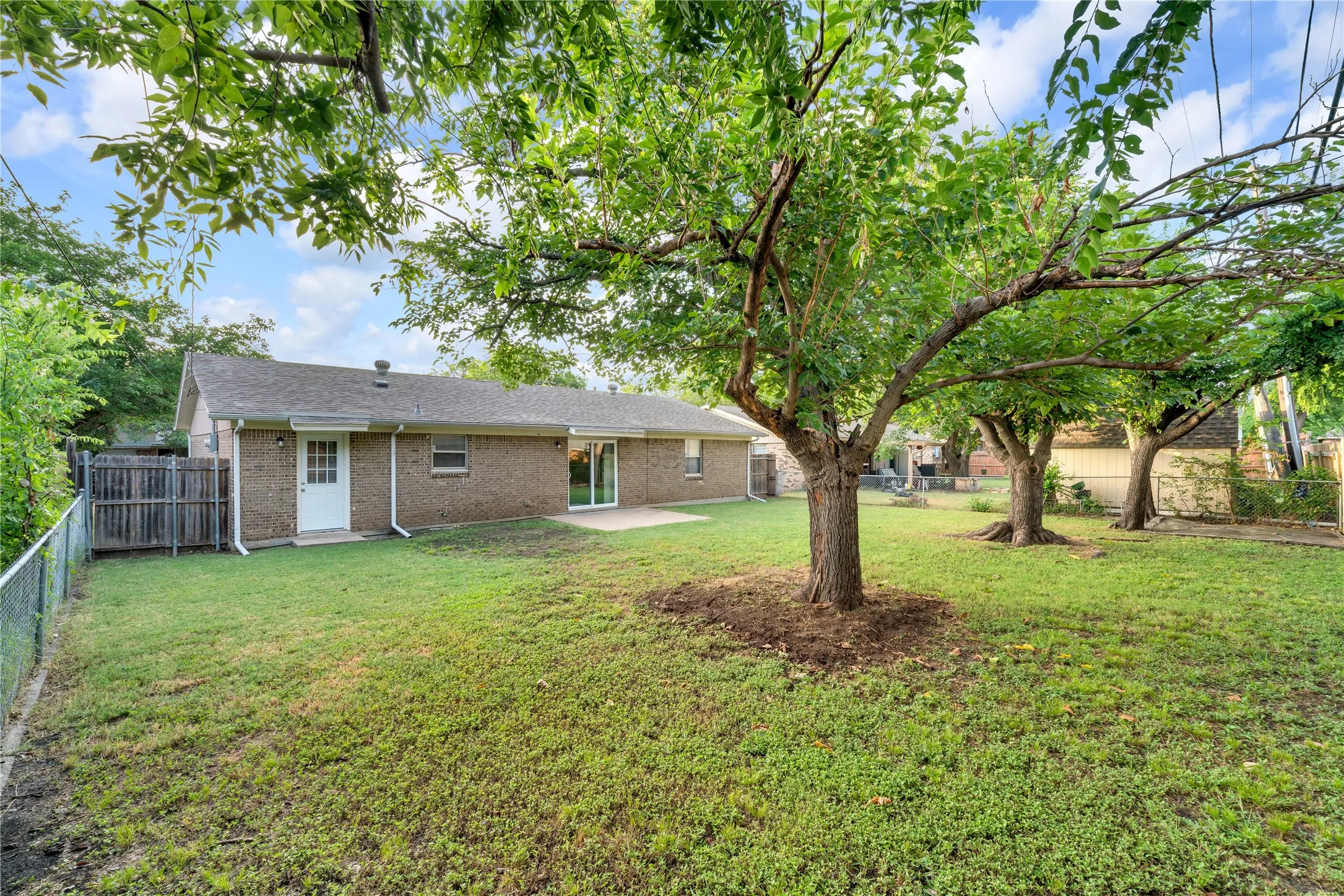 Single Family Residence For Sale in Tarrant County , 6075 Lalagray Lane, Watauga, Texas 76148, 3 Bedroom, 2 Bathroom, 2 Garage spaces, 1,232 Sqft, built in 1968, mls#21333103, Real Estate Agent in Watauga, Homes For Sale in Tarrant county, Homes For Sale in Watauga, Realtor in Watauga Texas, Real Estate Brokerage Independent Realty Texas, Luminita Cordes Realtor