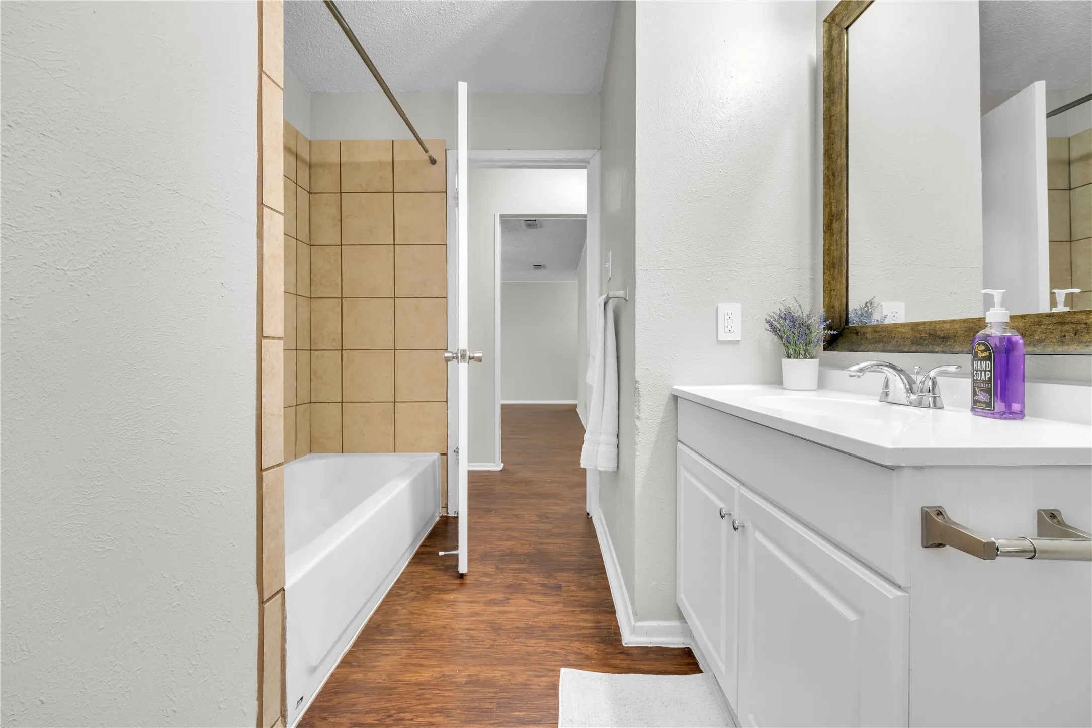Single Family Residence For Sale in Tarrant County , 6075 Lalagray Lane, Watauga, Texas 76148, 3 Bedroom, 2 Bathroom, 2 Garage spaces, 1,232 Sqft, built in 1968, mls#21333103, Real Estate Agent in Watauga, Homes For Sale in Tarrant county, Homes For Sale in Watauga, Realtor in Watauga Texas, Real Estate Brokerage Independent Realty Texas, Luminita Cordes Realtor