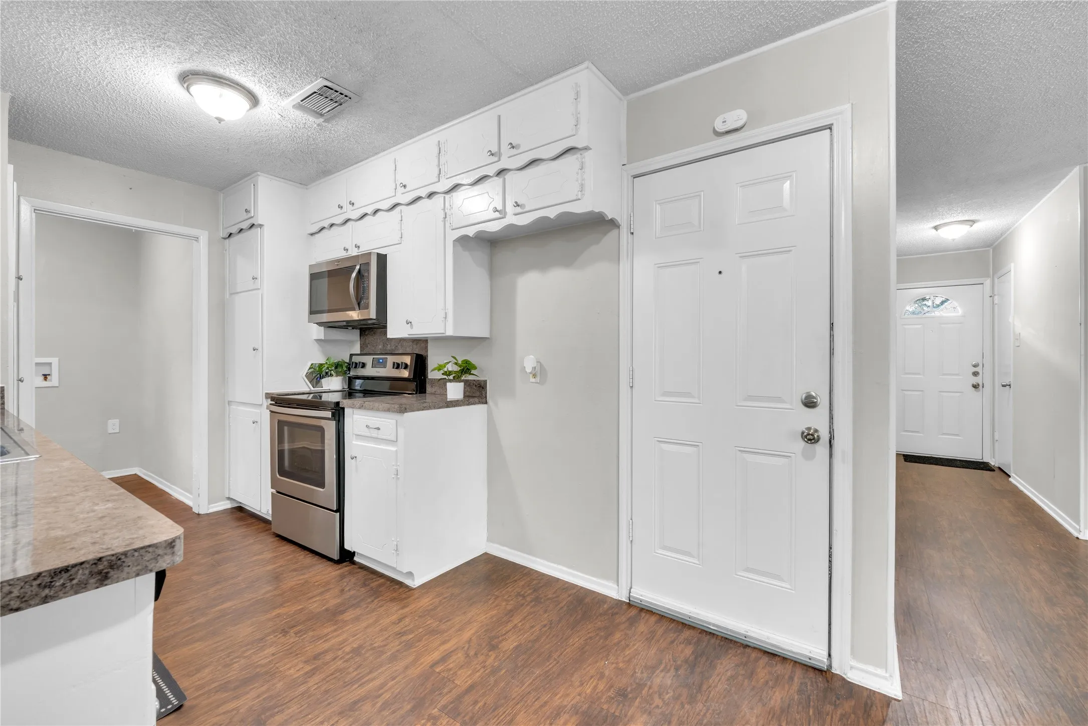 Single Family Residence For Sale in Tarrant County , 6075 Lalagray Lane, Watauga, Texas 76148, 3 Bedroom, 2 Bathroom, 2 Garage spaces, 1,232 Sqft, built in 1968, mls#21333103, Real Estate Agent in Watauga, Homes For Sale in Tarrant county, Homes For Sale in Watauga, Realtor in Watauga Texas, Real Estate Brokerage Independent Realty Texas, Luminita Cordes Realtor