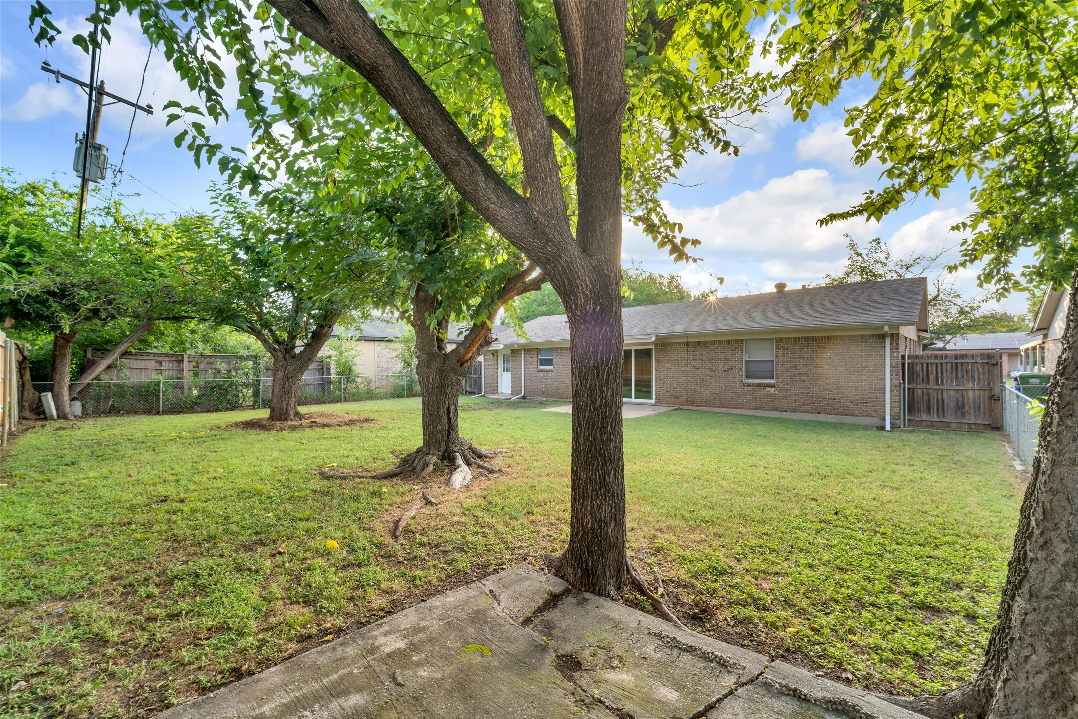 Single Family Residence For Sale in Tarrant County , 6075 Lalagray Lane, Watauga, Texas 76148, 3 Bedroom, 2 Bathroom, 2 Garage spaces, 1,232 Sqft, built in 1968, mls#21333103, Real Estate Agent in Watauga, Homes For Sale in Tarrant county, Homes For Sale in Watauga, Realtor in Watauga Texas, Real Estate Brokerage Independent Realty Texas, Luminita Cordes Realtor