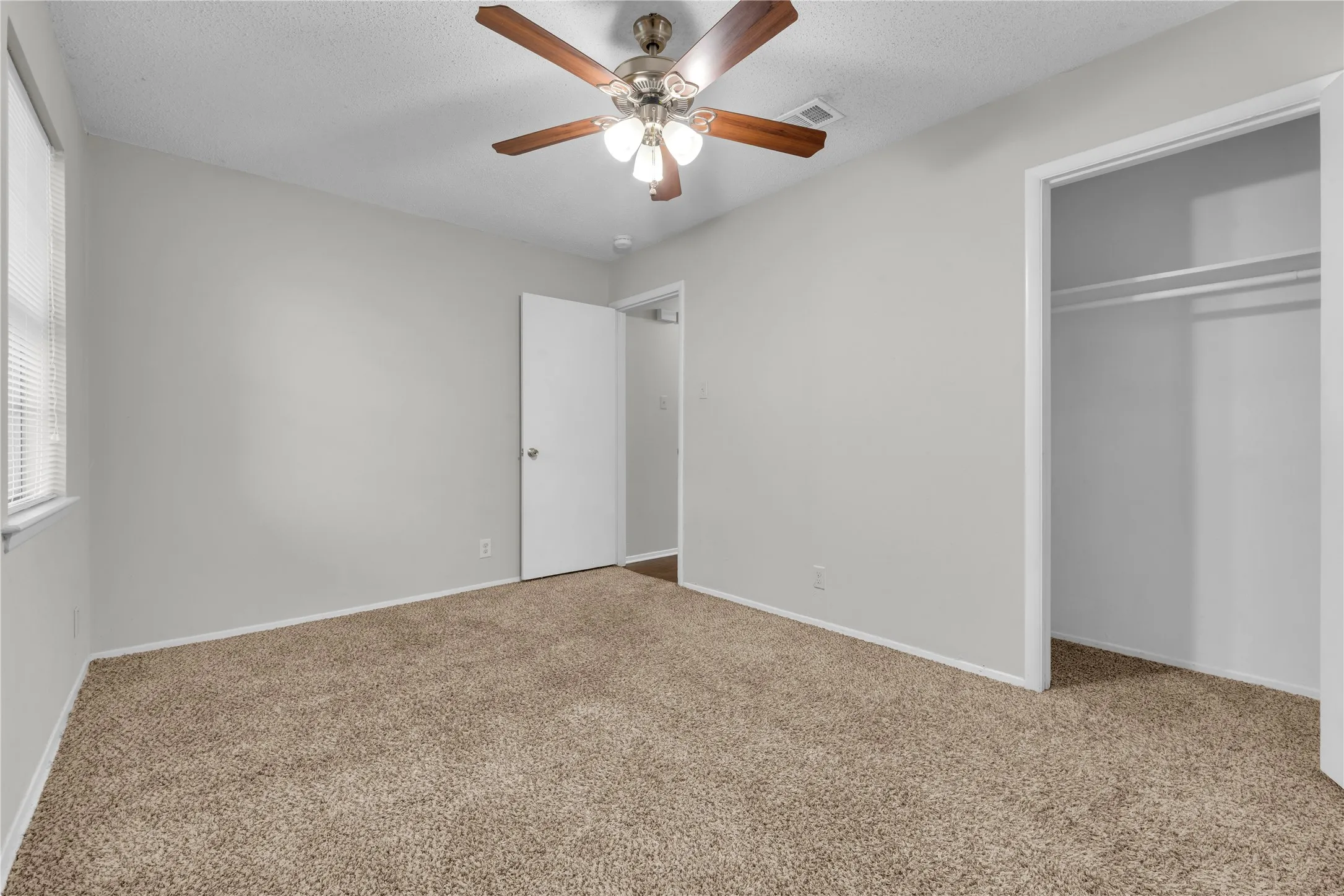 Single Family Residence For Sale in Tarrant County , 6075 Lalagray Lane, Watauga, Texas 76148, 3 Bedroom, 2 Bathroom, 2 Garage spaces, 1,232 Sqft, built in 1968, mls#21333103, Real Estate Agent in Watauga, Homes For Sale in Tarrant county, Homes For Sale in Watauga, Realtor in Watauga Texas, Real Estate Brokerage Independent Realty Texas, Luminita Cordes Realtor