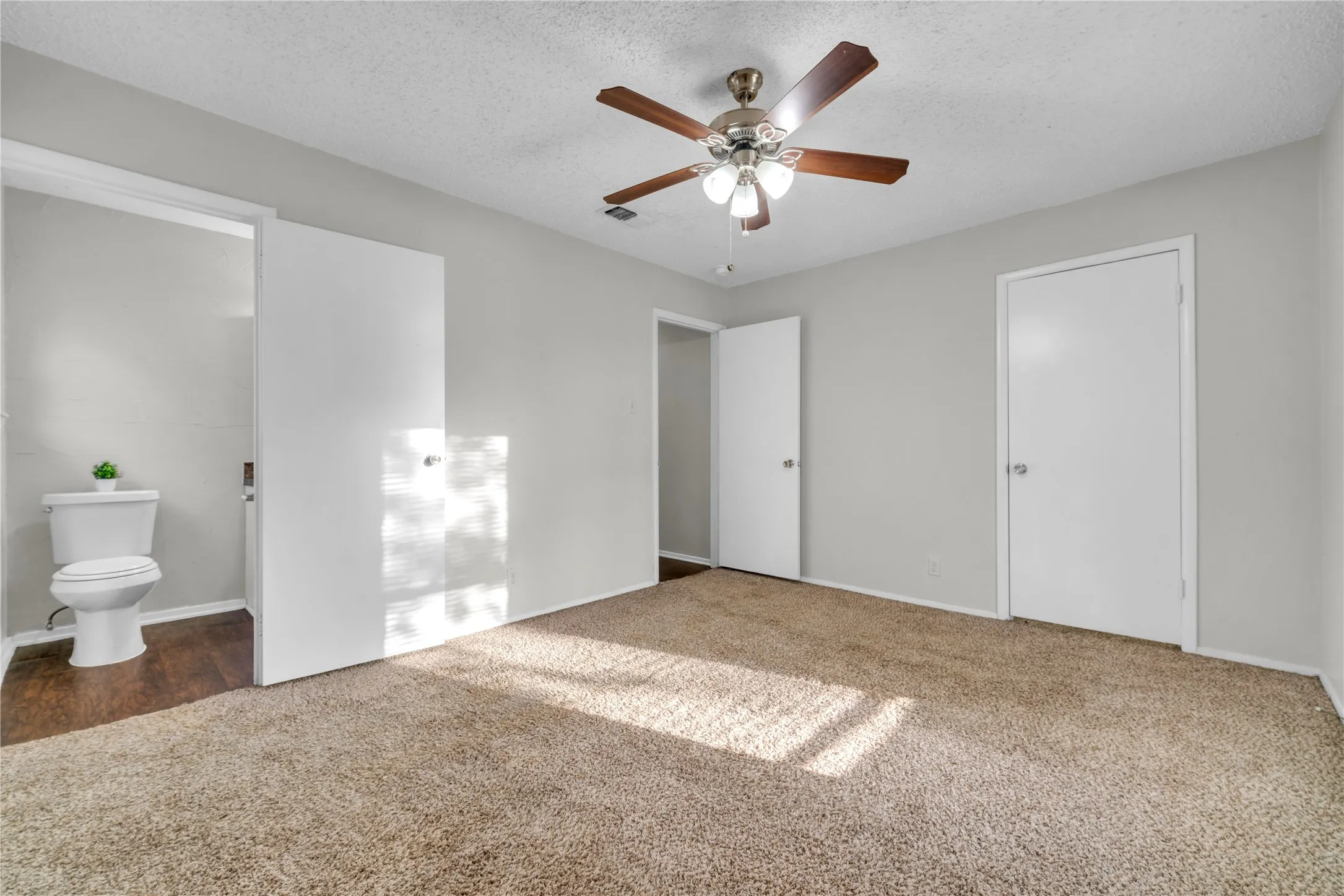 Single Family Residence For Sale in Tarrant County , 6075 Lalagray Lane, Watauga, Texas 76148, 3 Bedroom, 2 Bathroom, 2 Garage spaces, 1,232 Sqft, built in 1968, mls#21333103, Real Estate Agent in Watauga, Homes For Sale in Tarrant county, Homes For Sale in Watauga, Realtor in Watauga Texas, Real Estate Brokerage Independent Realty Texas, Luminita Cordes Realtor
