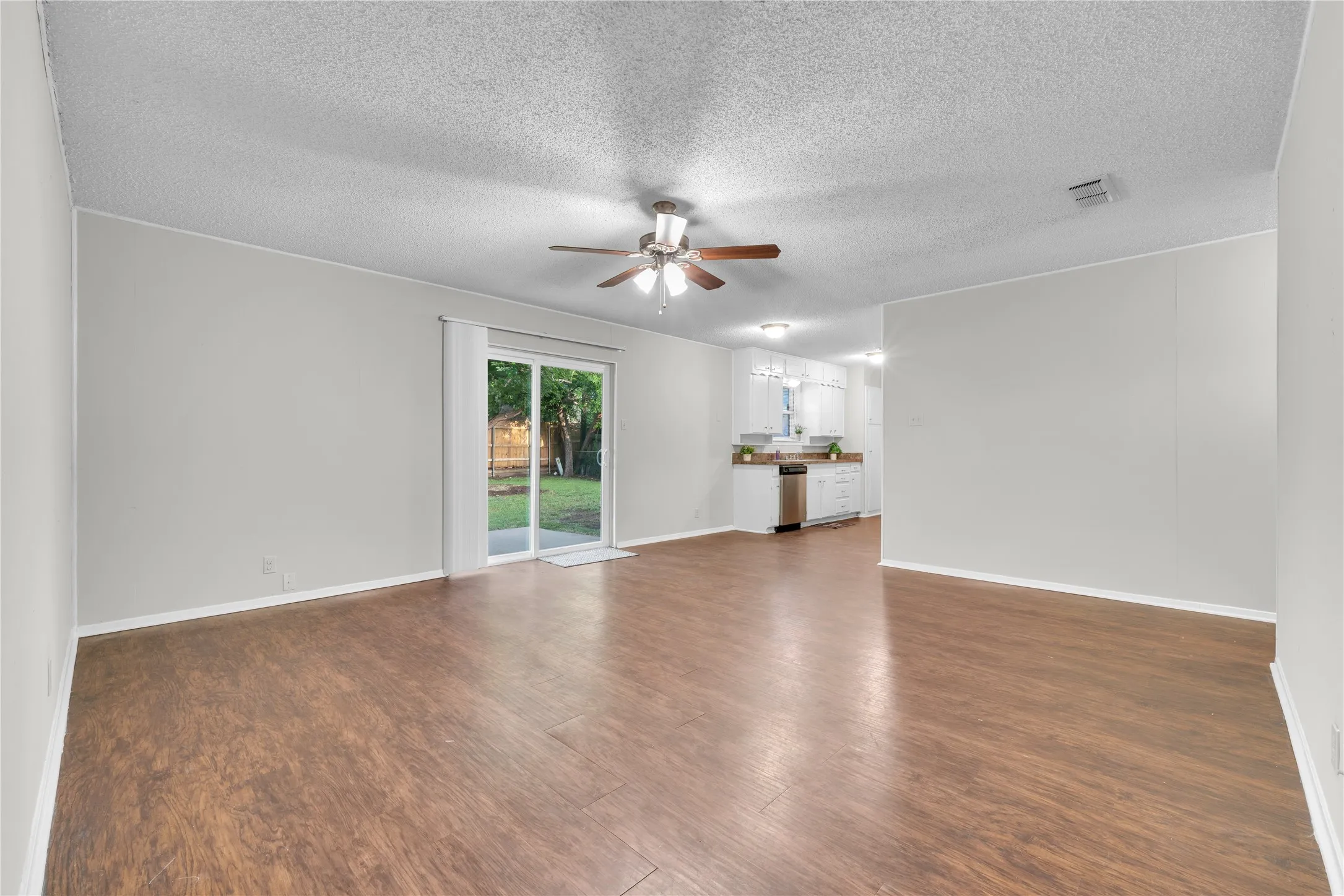 Single Family Residence For Sale in Tarrant County , 6075 Lalagray Lane, Watauga, Texas 76148, 3 Bedroom, 2 Bathroom, 2 Garage spaces, 1,232 Sqft, built in 1968, mls#21333103, Real Estate Agent in Watauga, Homes For Sale in Tarrant county, Homes For Sale in Watauga, Realtor in Watauga Texas, Real Estate Brokerage Independent Realty Texas, Luminita Cordes Realtor