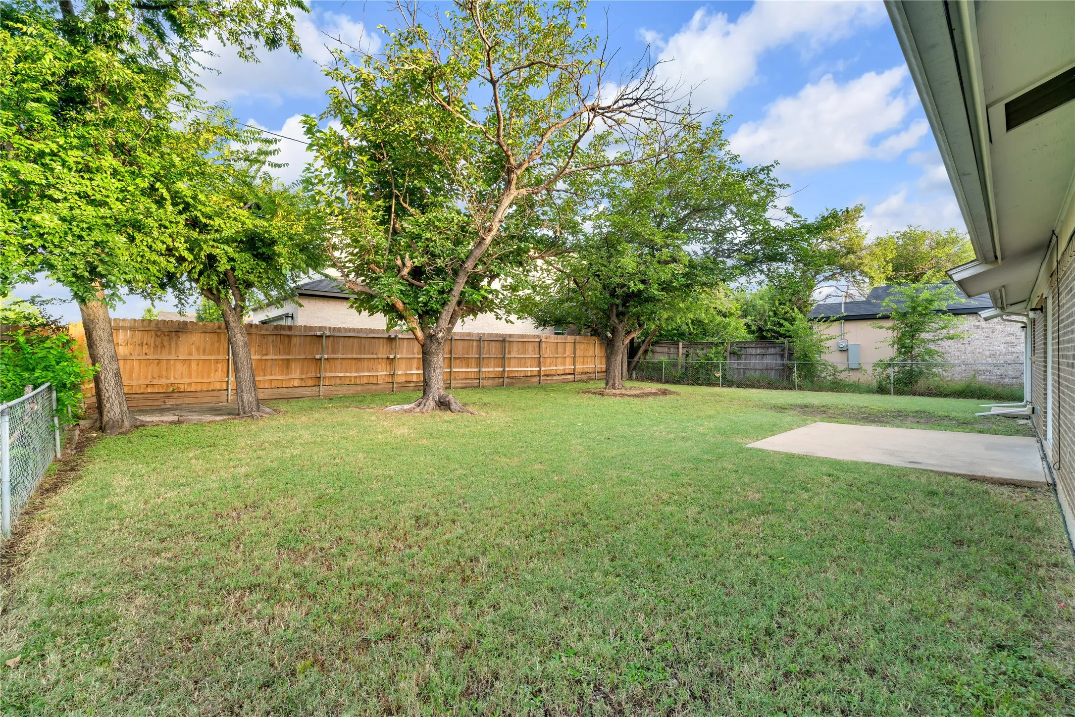 Single Family Residence For Sale in Tarrant County , 6075 Lalagray Lane, Watauga, Texas 76148, 3 Bedroom, 2 Bathroom, 2 Garage spaces, 1,232 Sqft, built in 1968, mls#21333103, Real Estate Agent in Watauga, Homes For Sale in Tarrant county, Homes For Sale in Watauga, Realtor in Watauga Texas, Real Estate Brokerage Independent Realty Texas, Luminita Cordes Realtor