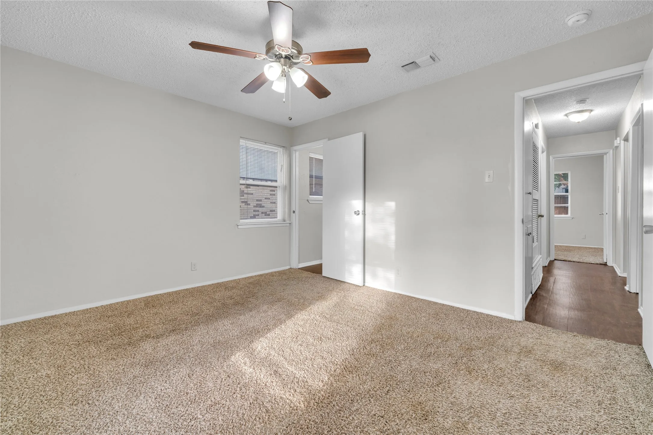 Single Family Residence For Sale in Tarrant County , 6075 Lalagray Lane, Watauga, Texas 76148, 3 Bedroom, 2 Bathroom, 2 Garage spaces, 1,232 Sqft, built in 1968, mls#21333103, Real Estate Agent in Watauga, Homes For Sale in Tarrant county, Homes For Sale in Watauga, Realtor in Watauga Texas, Real Estate Brokerage Independent Realty Texas, Luminita Cordes Realtor