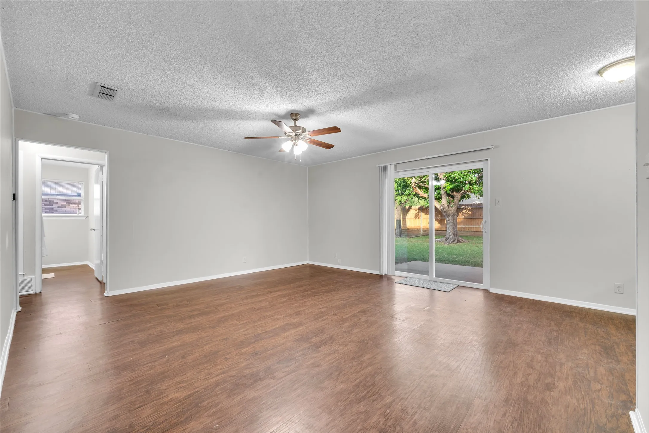 Single Family Residence For Sale in Tarrant County , 6075 Lalagray Lane, Watauga, Texas 76148, 3 Bedroom, 2 Bathroom, 2 Garage spaces, 1,232 Sqft, built in 1968, mls#21333103, Real Estate Agent in Watauga, Homes For Sale in Tarrant county, Homes For Sale in Watauga, Realtor in Watauga Texas, Real Estate Brokerage Independent Realty Texas, Luminita Cordes Realtor
