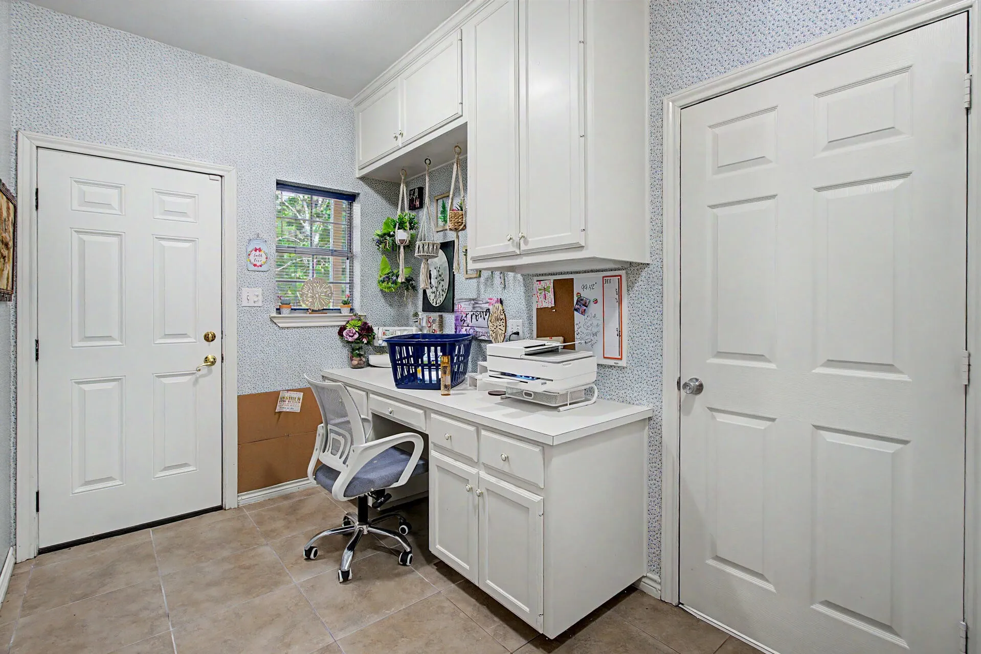 Single Family Residence For Sale in Johnson County , 3558 S Nolan River Road, Cleburne, Texas 76033, 4 Bedroom, 4 Bathroom, 3 Garage spaces, 3,512 Sqft, built in 1991, Price $560,000, mls#21333764, Real Estate Agent in Cleburne, Homes For Sale in Johnson county, Homes For Sale in Cleburne, Realtor in Cleburne Texas, Real Estate Brokerage Independent Realty Texas, Luminita Cordes Realtor